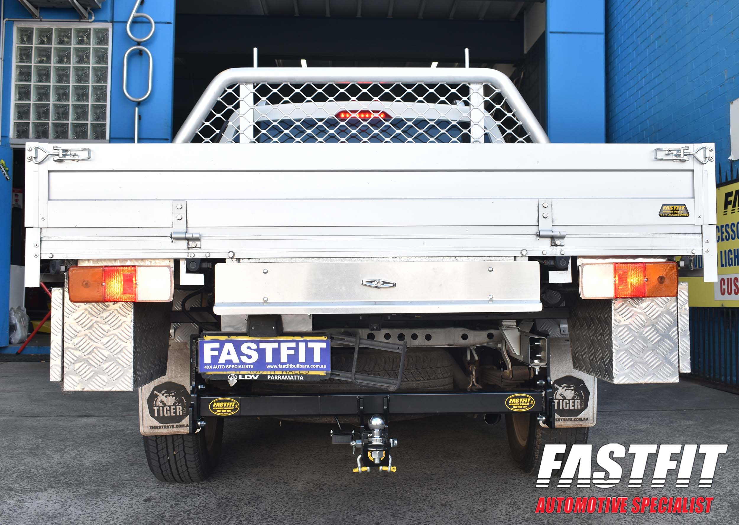 1LDVT60UTETRAILBOSSTOWBAR