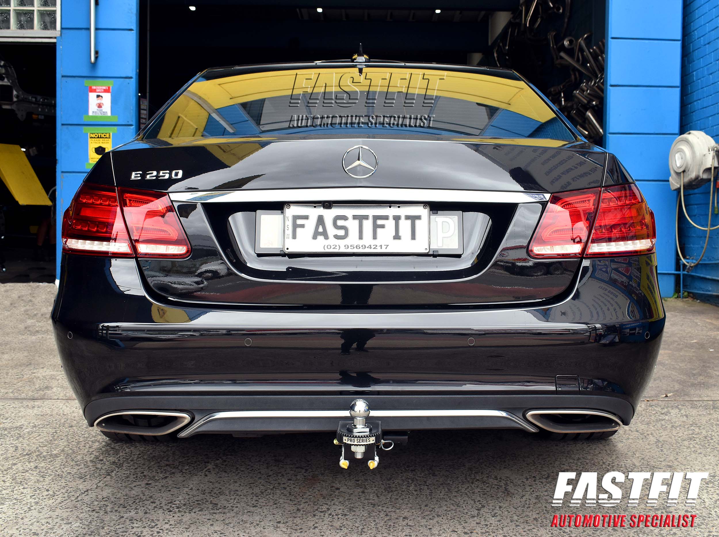 1MERCEDESECLASSSEDANHAYMANREESETOWBAR