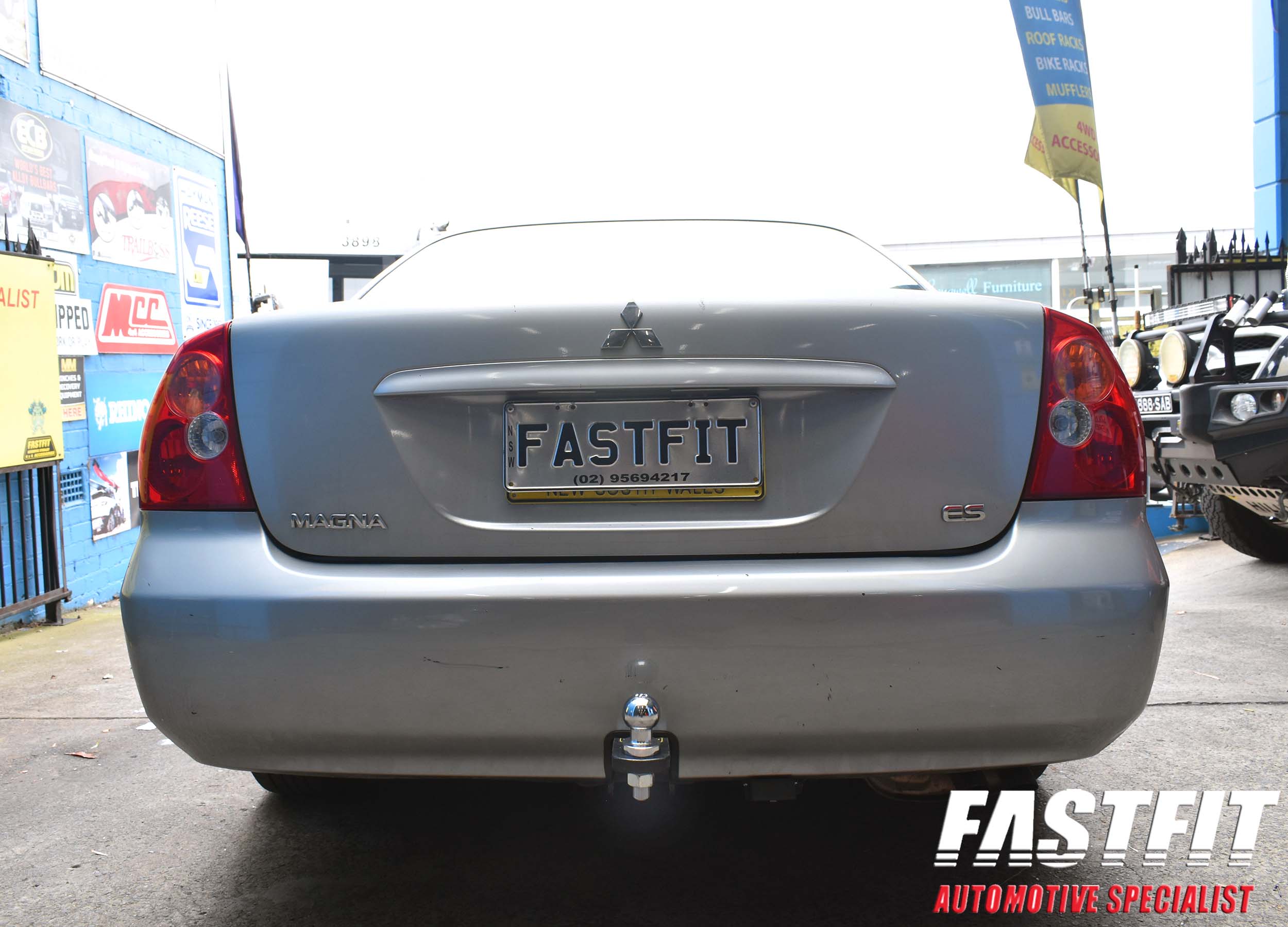 1MITSUBISHIMAGNASEDANTOWBAR