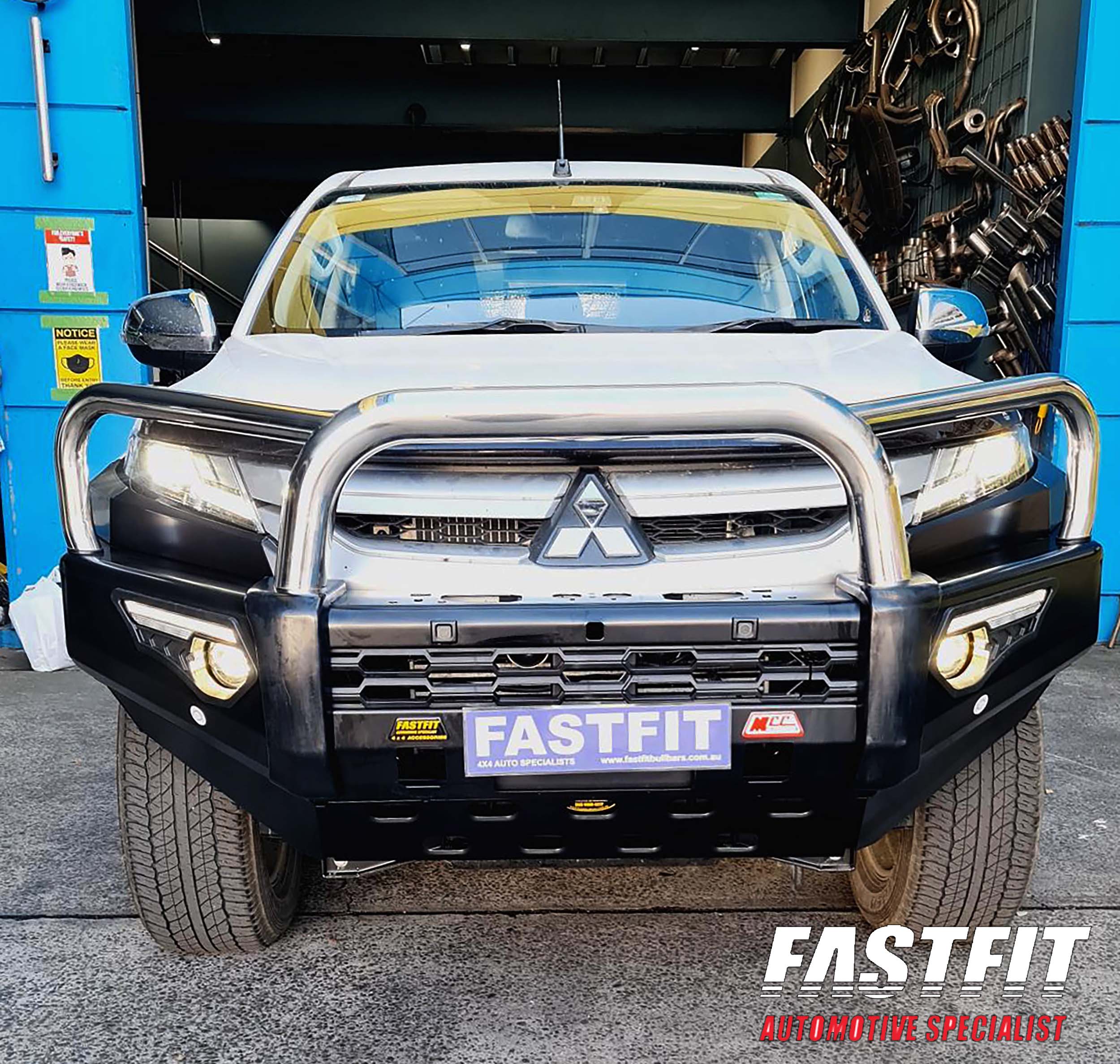 1MRTRITONPHOENIXBARSTAINLESSTRIPLELOOP