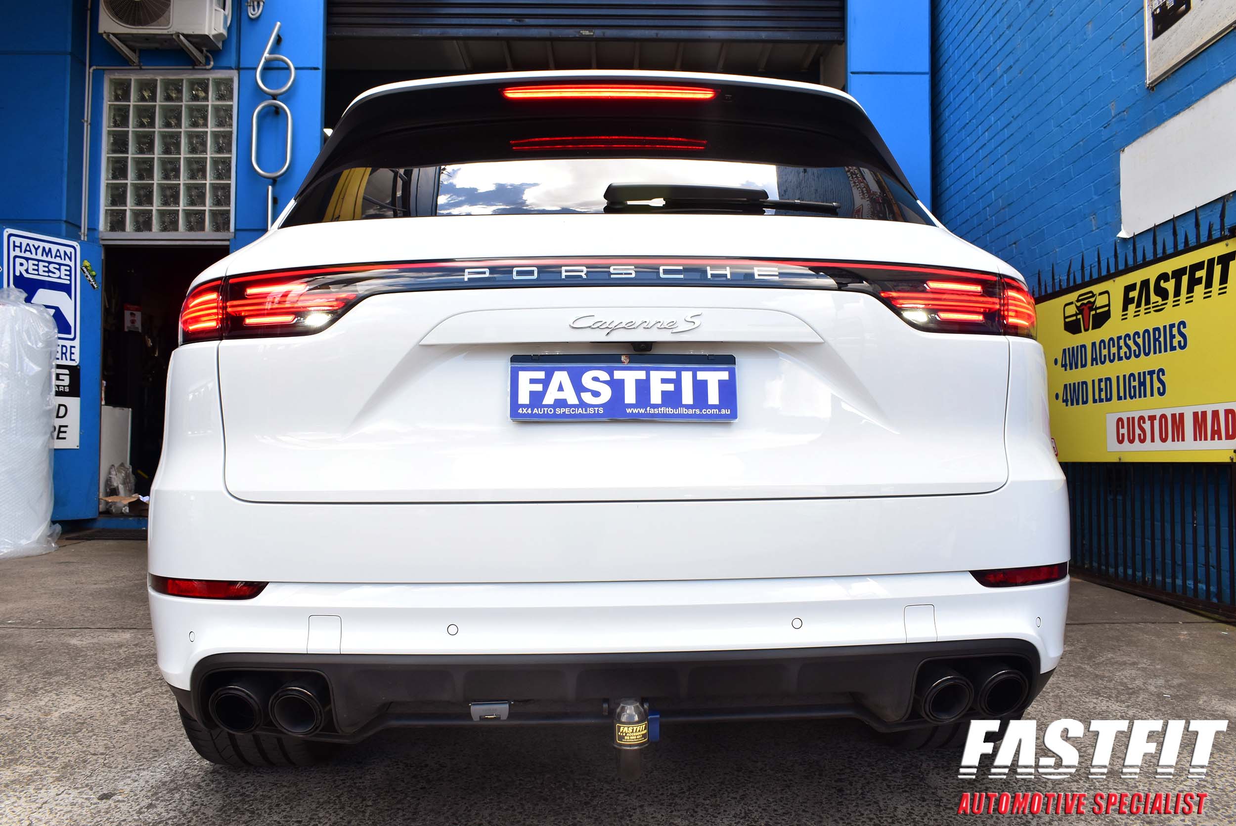 1PORSCHECAYENNESEUROPEANTOWBAR