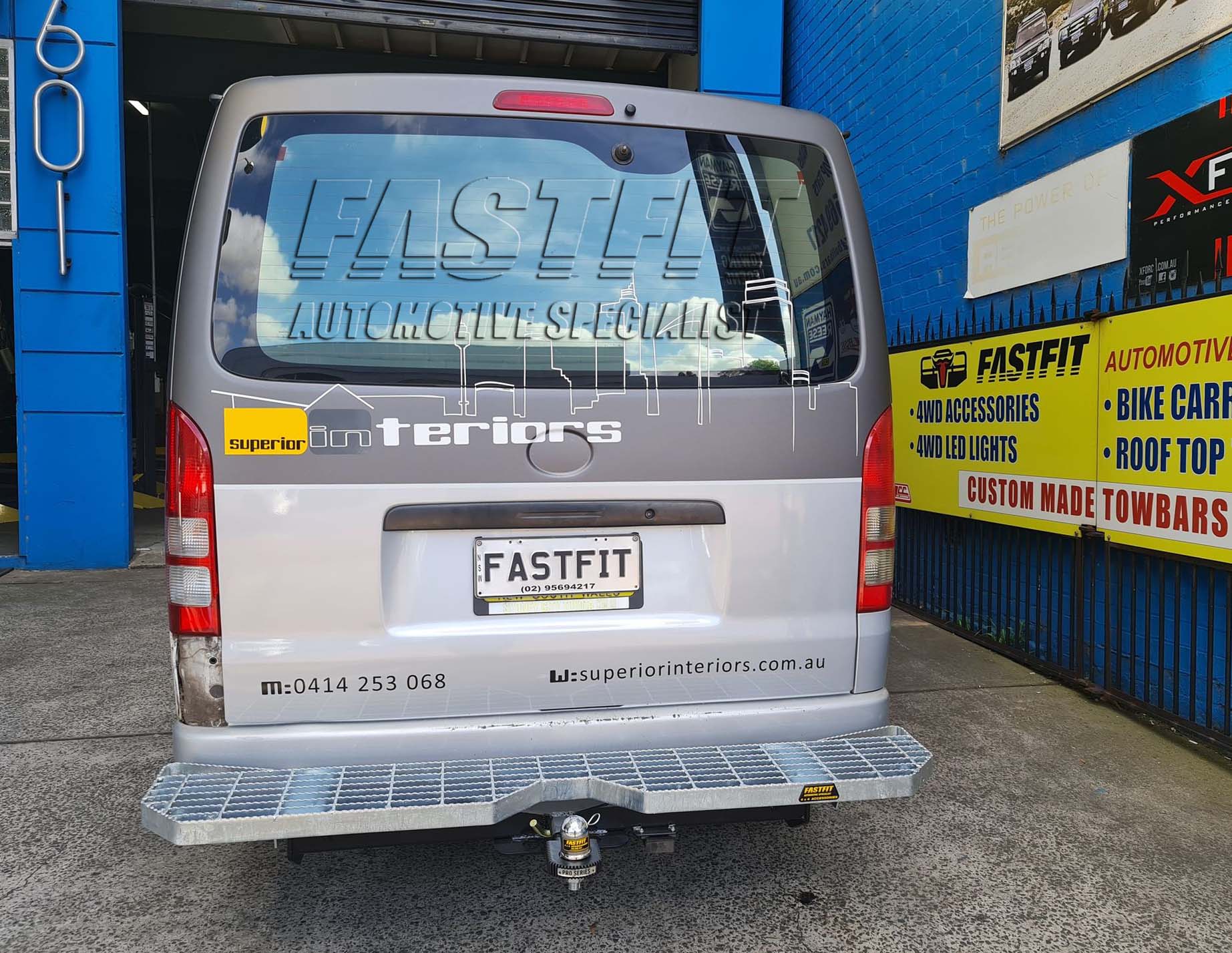 1ToyotaHiAceVan2009TelstraStepwHeavyDutyTowbar