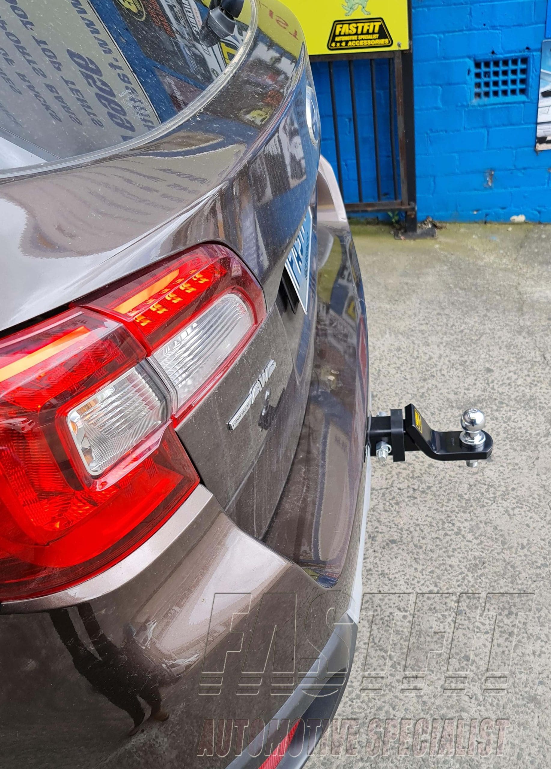 2SUBARUOUTBACKTOWBAR