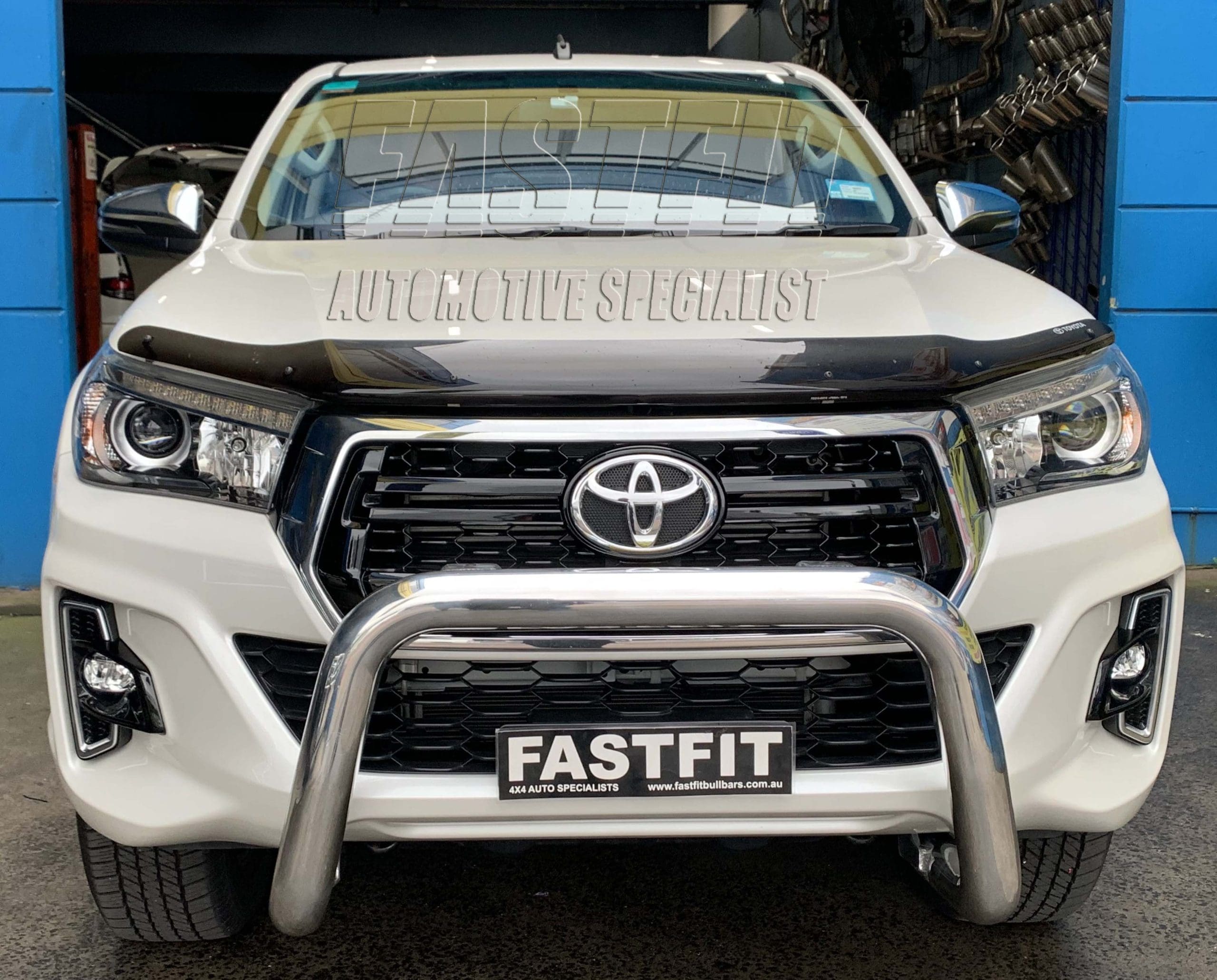 2TOYOTAHILUX2016ARBNUDGEBAR