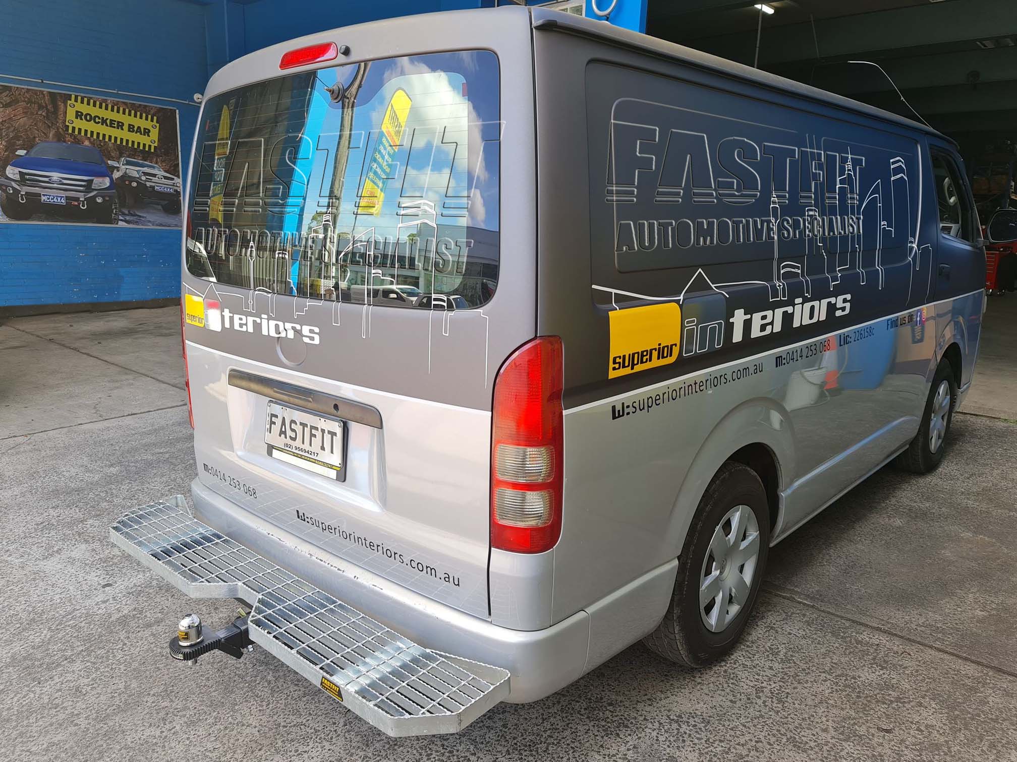 2ToyotaHiAceVan2009TelstraStepwHeavyDutyTowbar