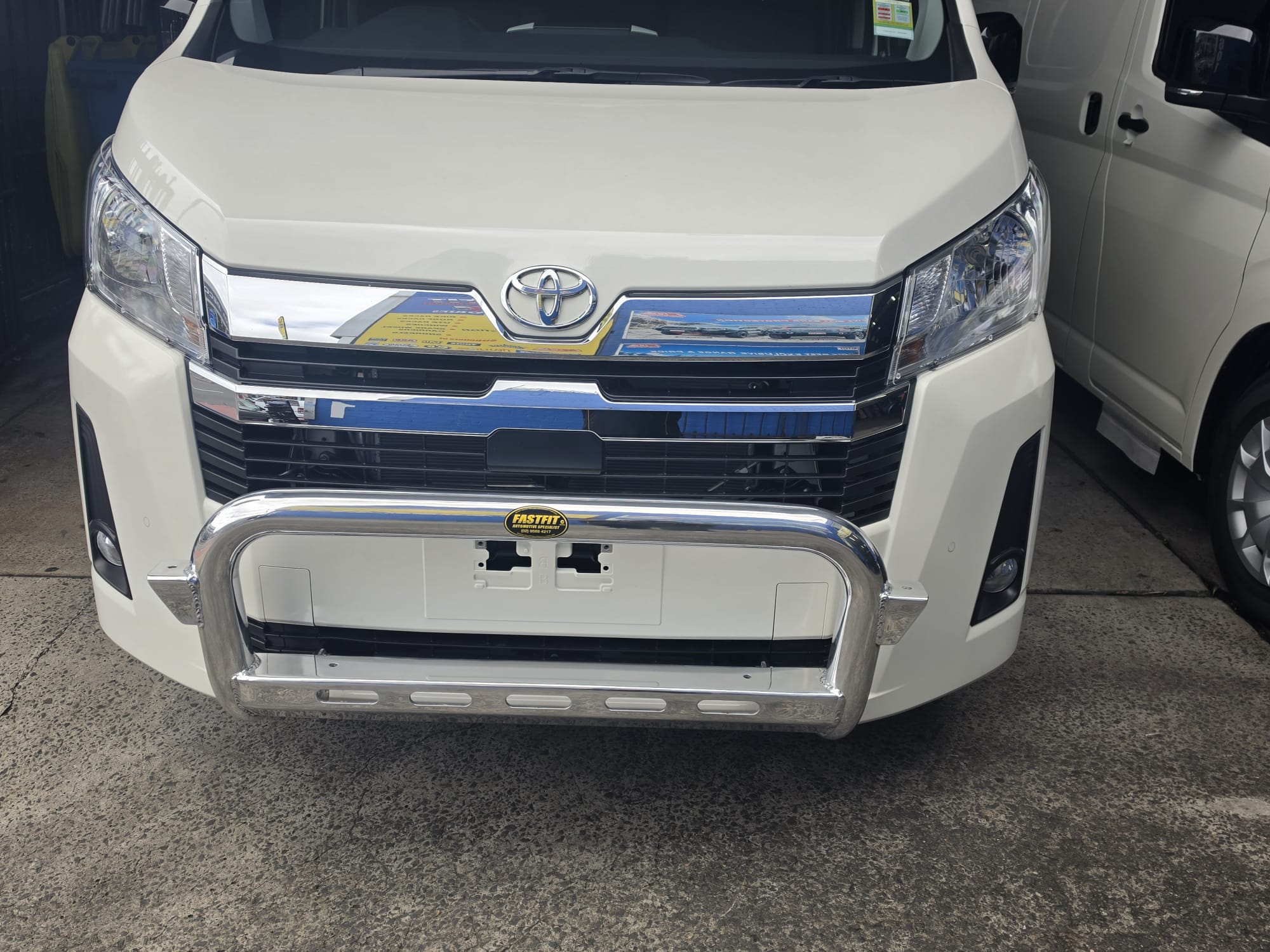 T10 Nudge Bar – Suitable for Toyota Hiace LWB/SLWB/Commuter – 2019 on.
