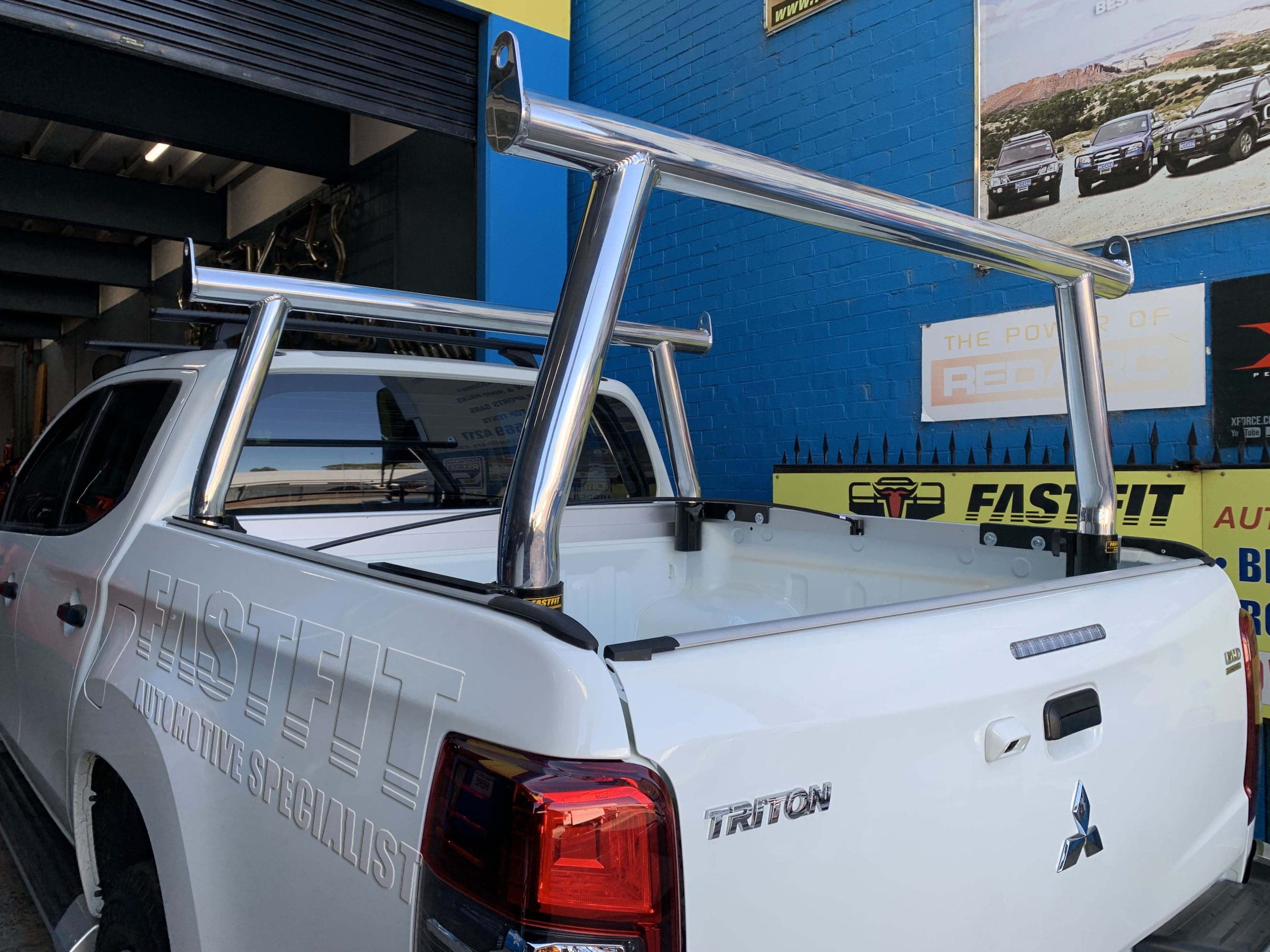 3MITSUBISHIMRTRITONFRONT_REARROLLBARS