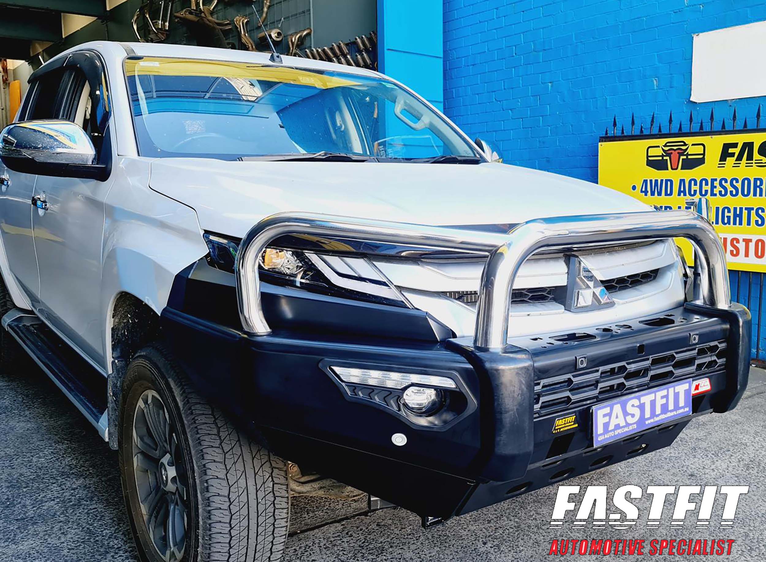 3MRTRITONPHOENIXBARSTAINLESSTRIPLELOOP