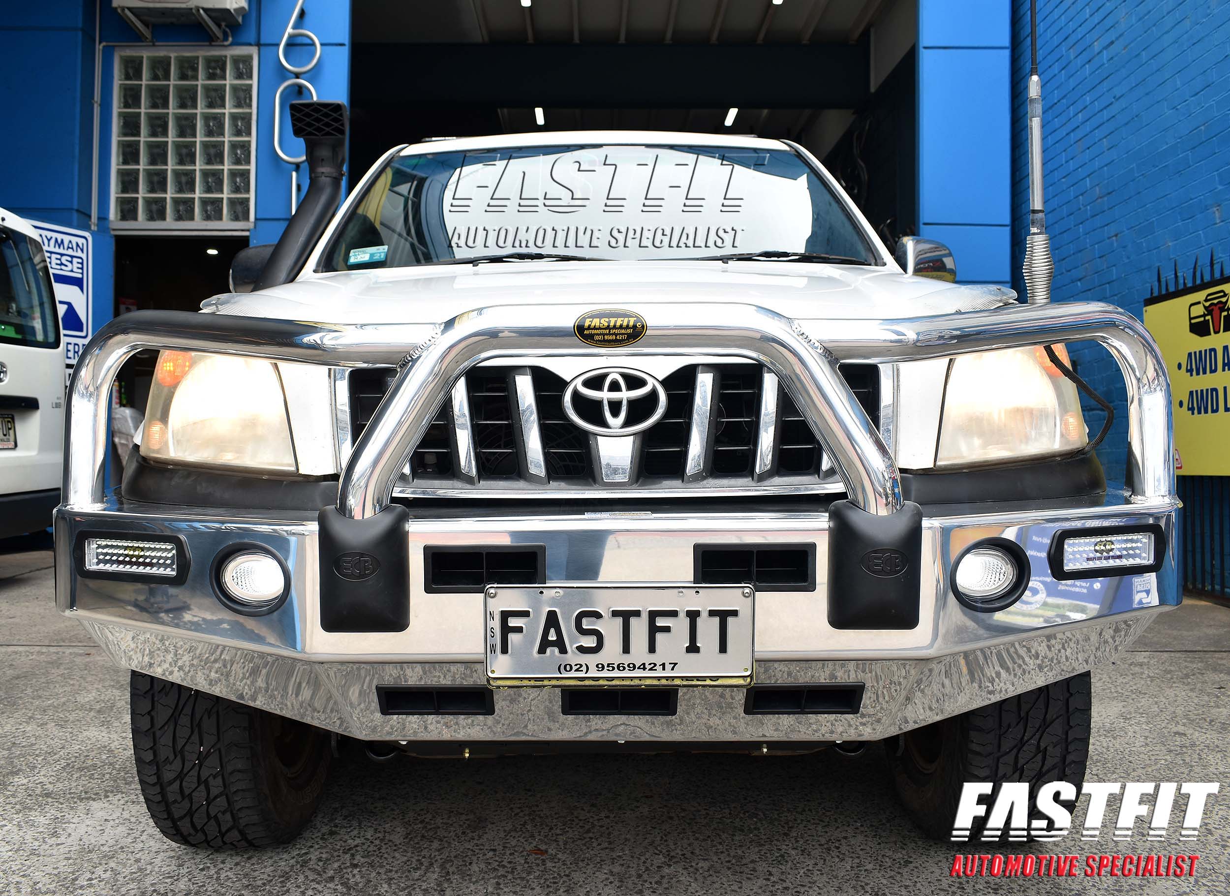 3TOYOTAPRADO120SERIESECBBIGTUBEALLOYPROTECTIONBULLBAR