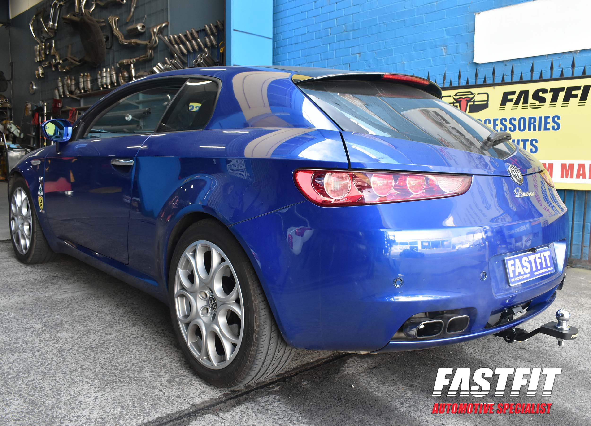 4ALFAROMEOBRERATOWBAR