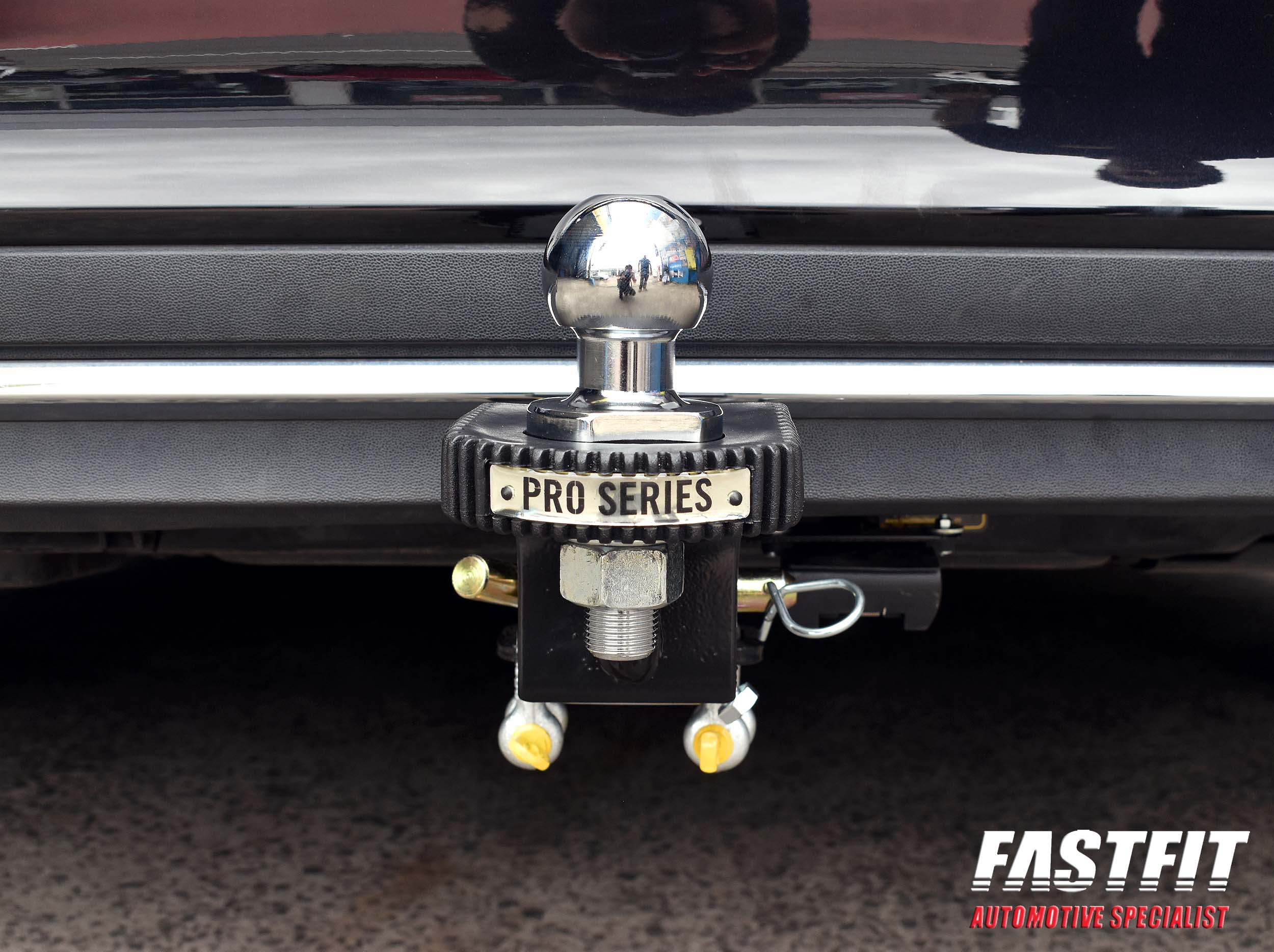 4MERCEDESECLASSSEDANHAYMANREESETOWBAR