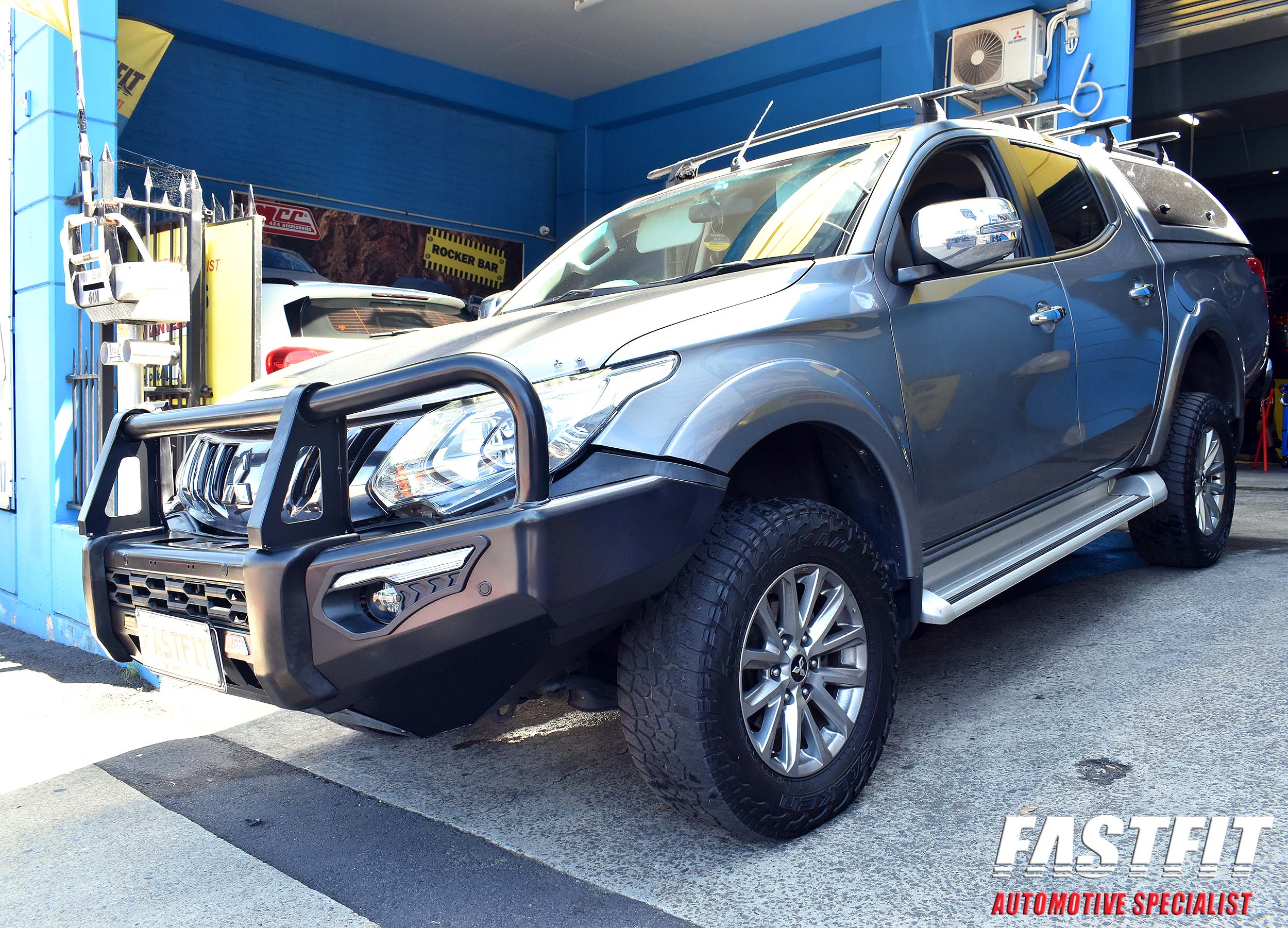 4MITSUBISHIMQTRITONPHOENIXAFRAMEBAR