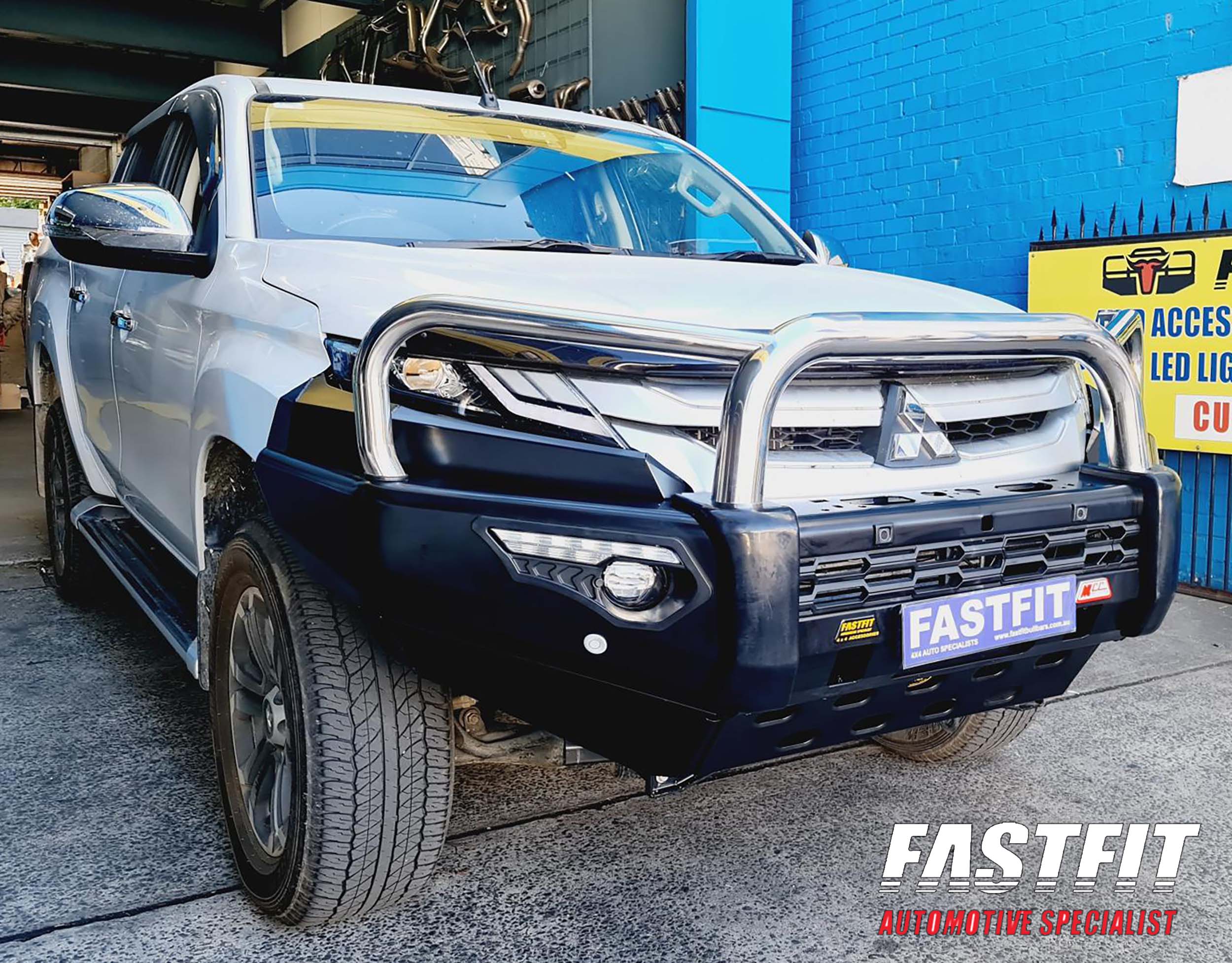 4MRTRITONPHOENIXBARSTAINLESSTRIPLELOOP