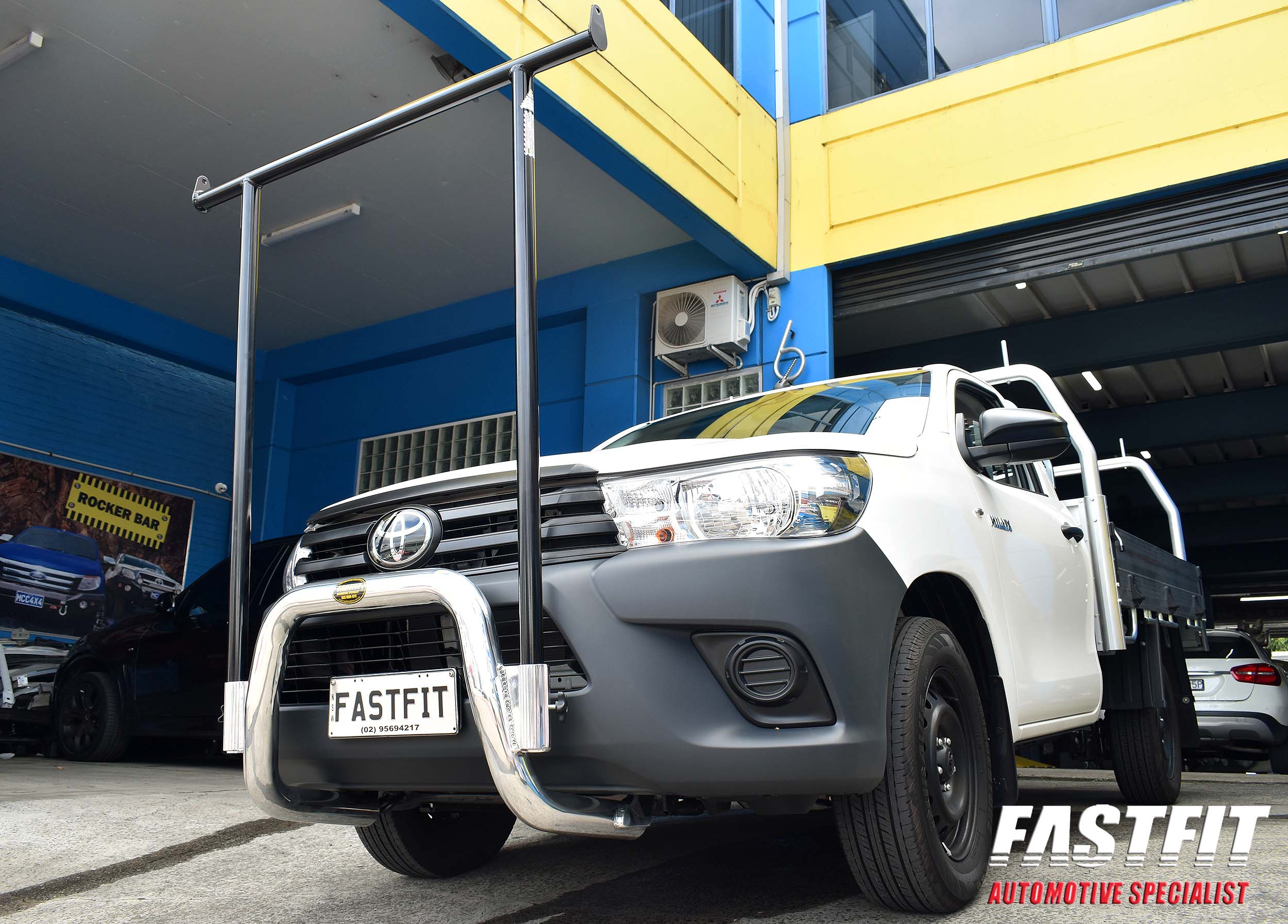 4TOYOTAHILUX2020NUDGEBARWHRACK