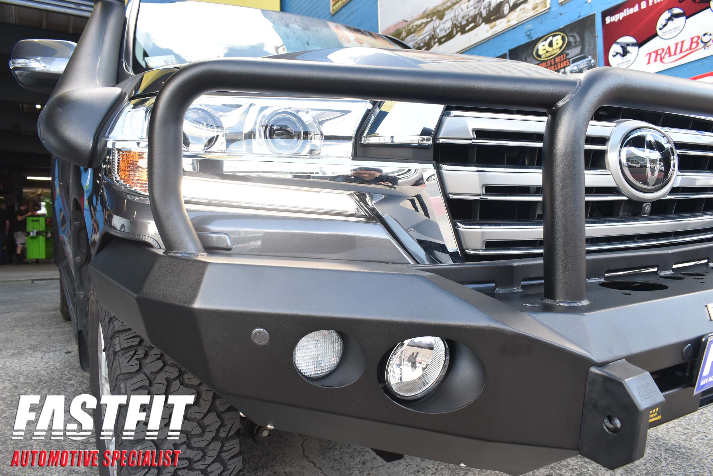 4TOYOTALANDCRUISER200SERIESTRIPLELOOPROCKERBAR