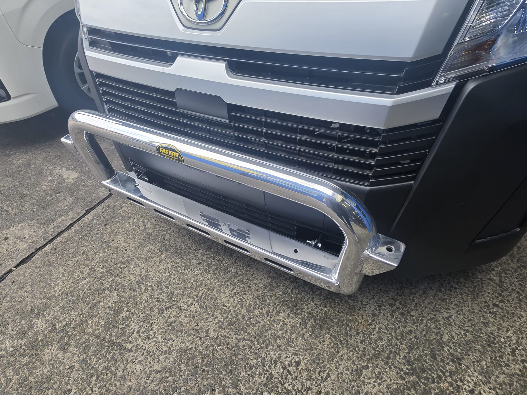 T10 Nudge Bar – Suitable for Toyota Hiace LWB/SLWB/Commuter – 2019 on.