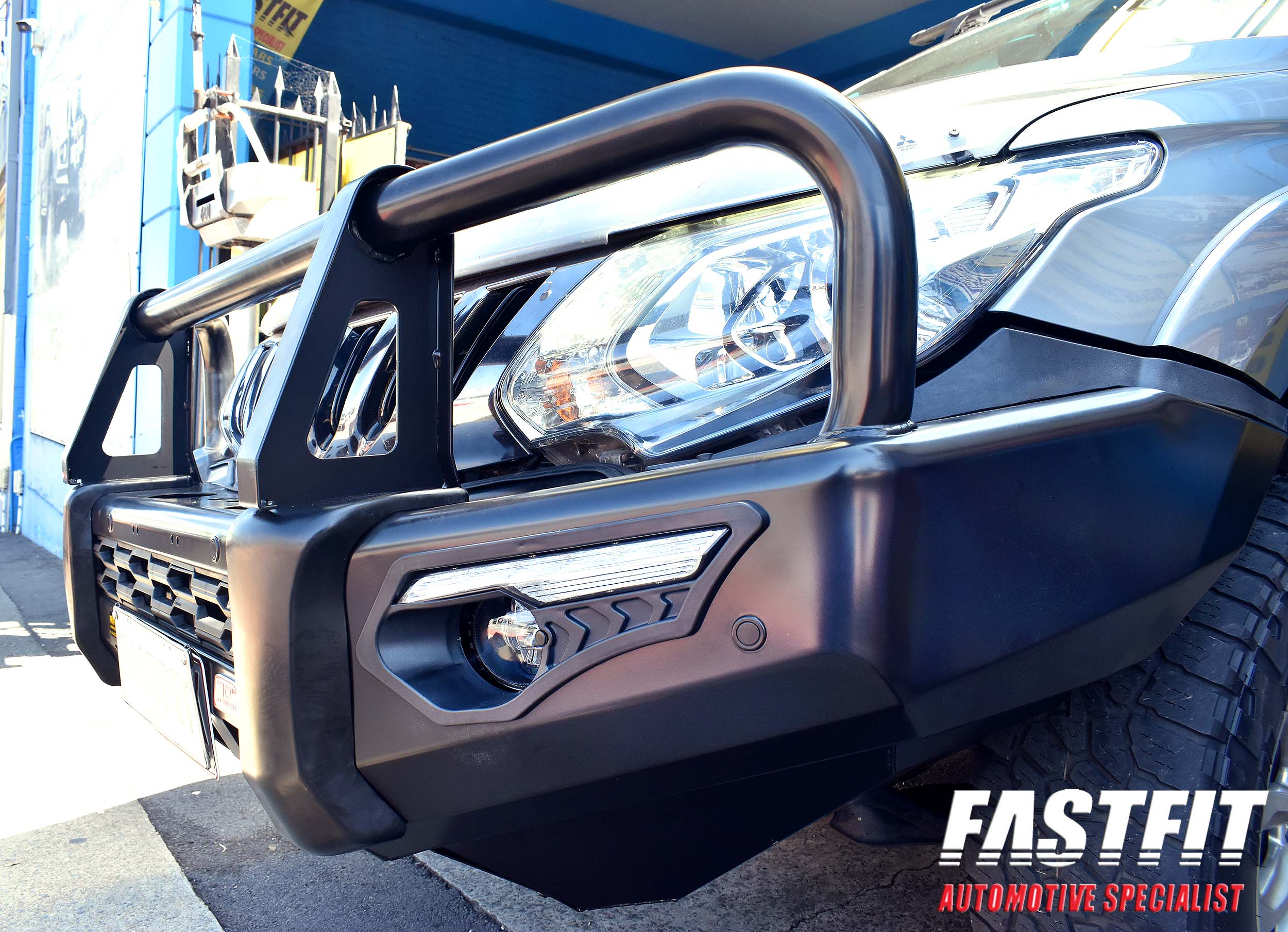 5MITSUBISHIMQTRITONPHOENIXAFRAMEBAR