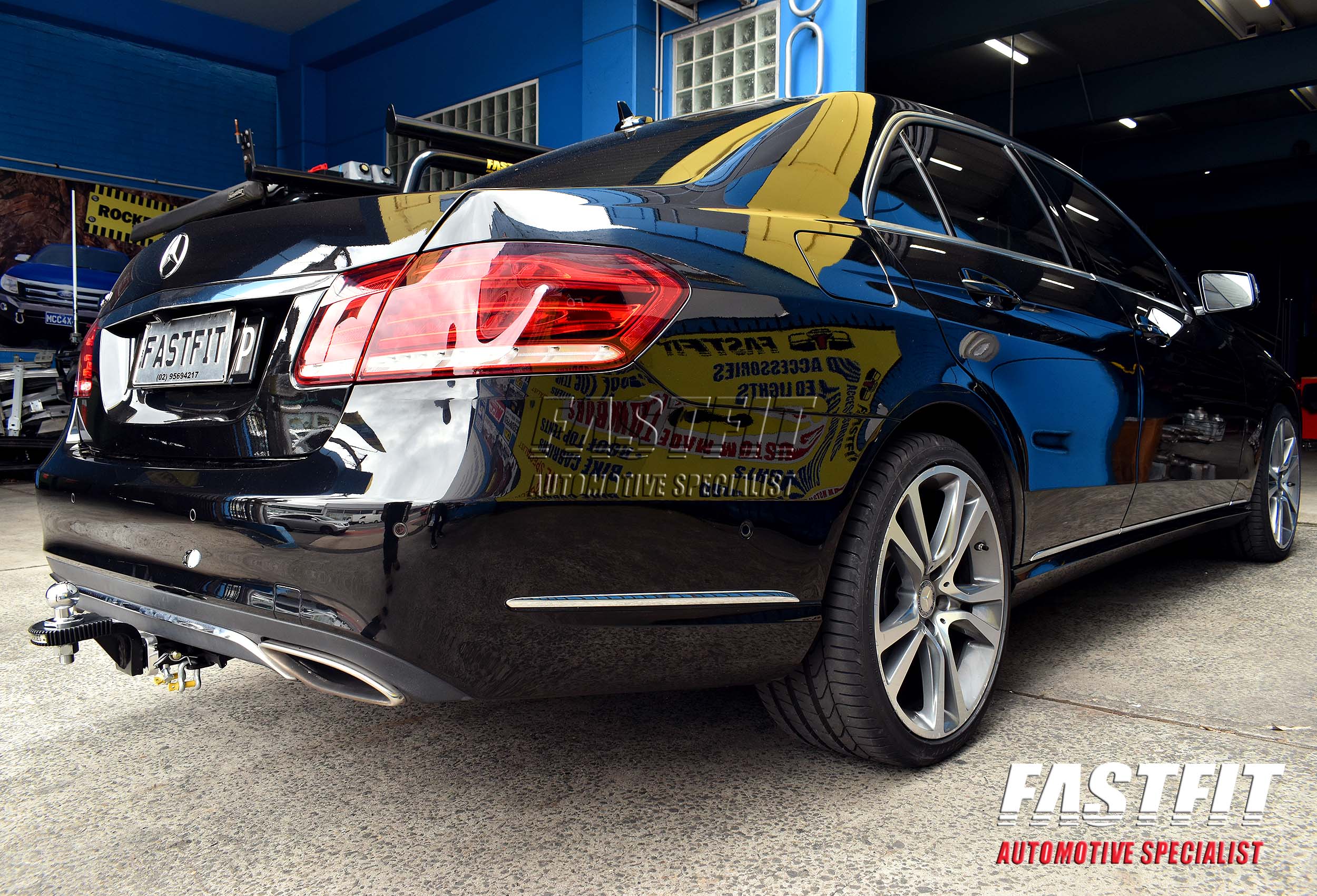 6MERCEDESECLASSSEDANHAYMANREESETOWBAR