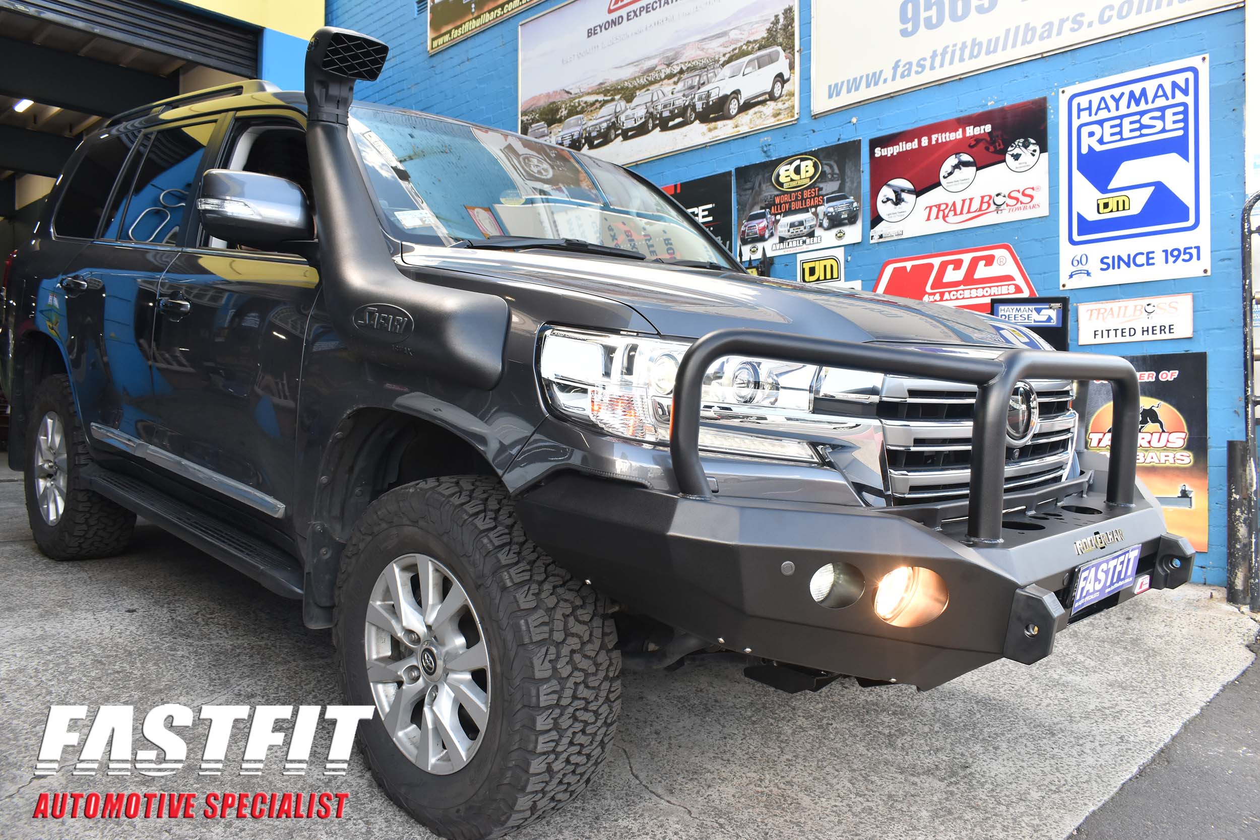 6TOYOTALANDCRUISER200SERIESTRIPLELOOPROCKERBAR