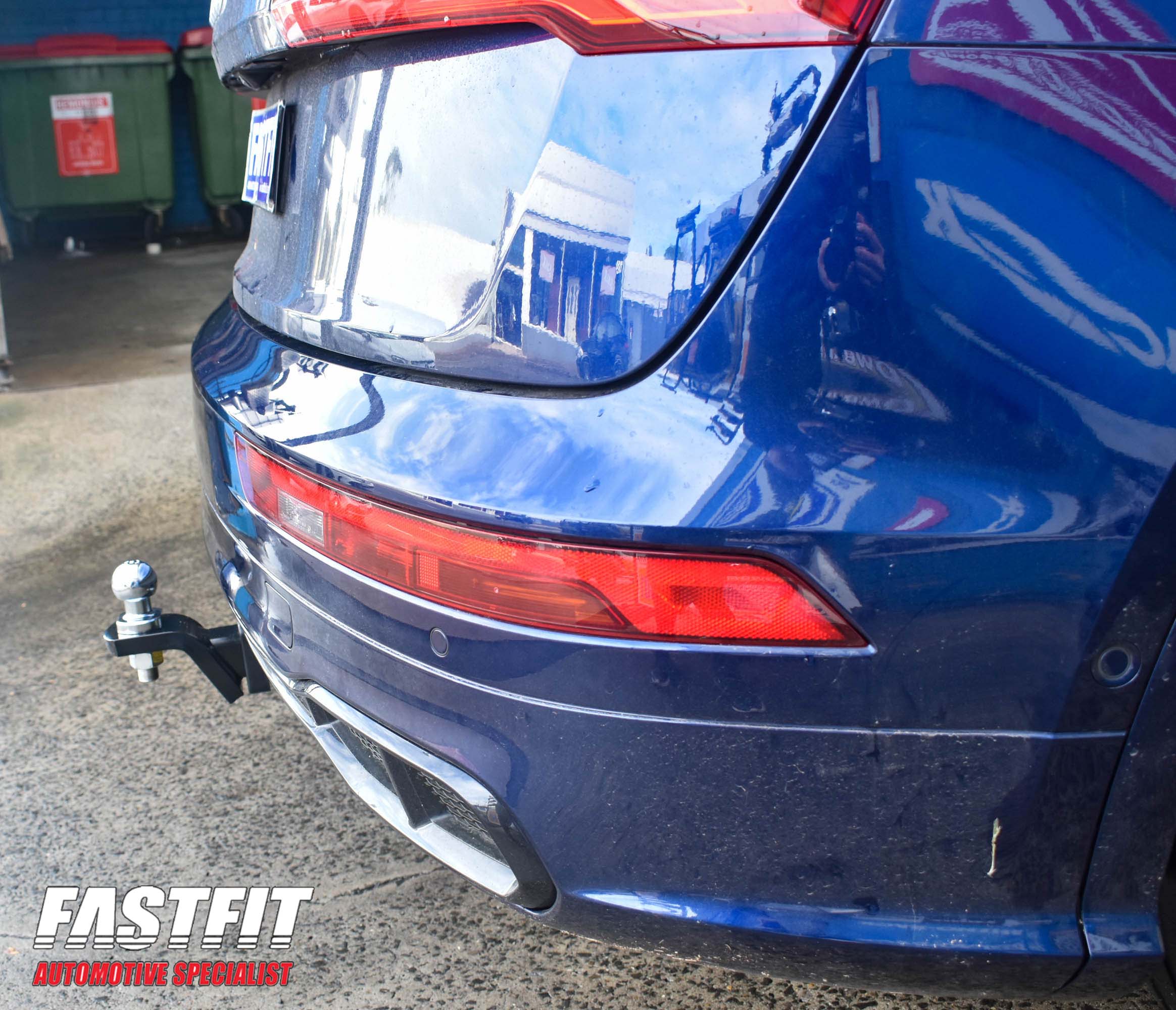 7AUDIQ5HAYMANREESETOWBAR