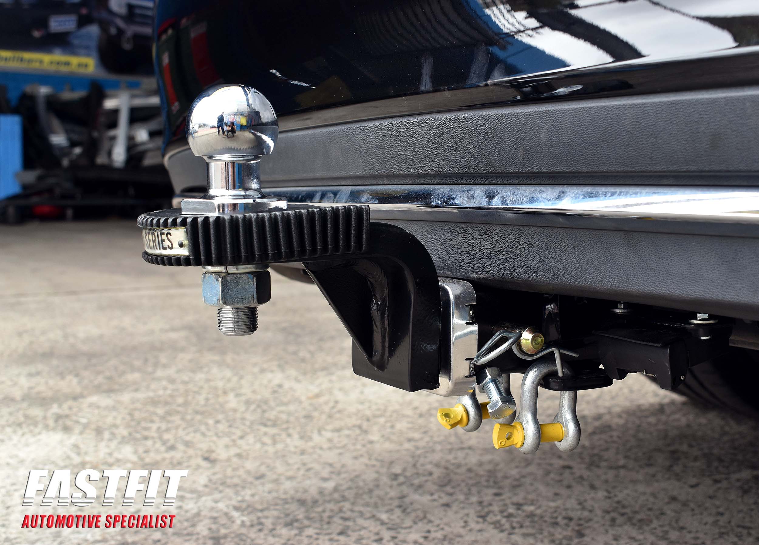 7MERCEDESECLASSSEDANHAYMANREESETOWBAR