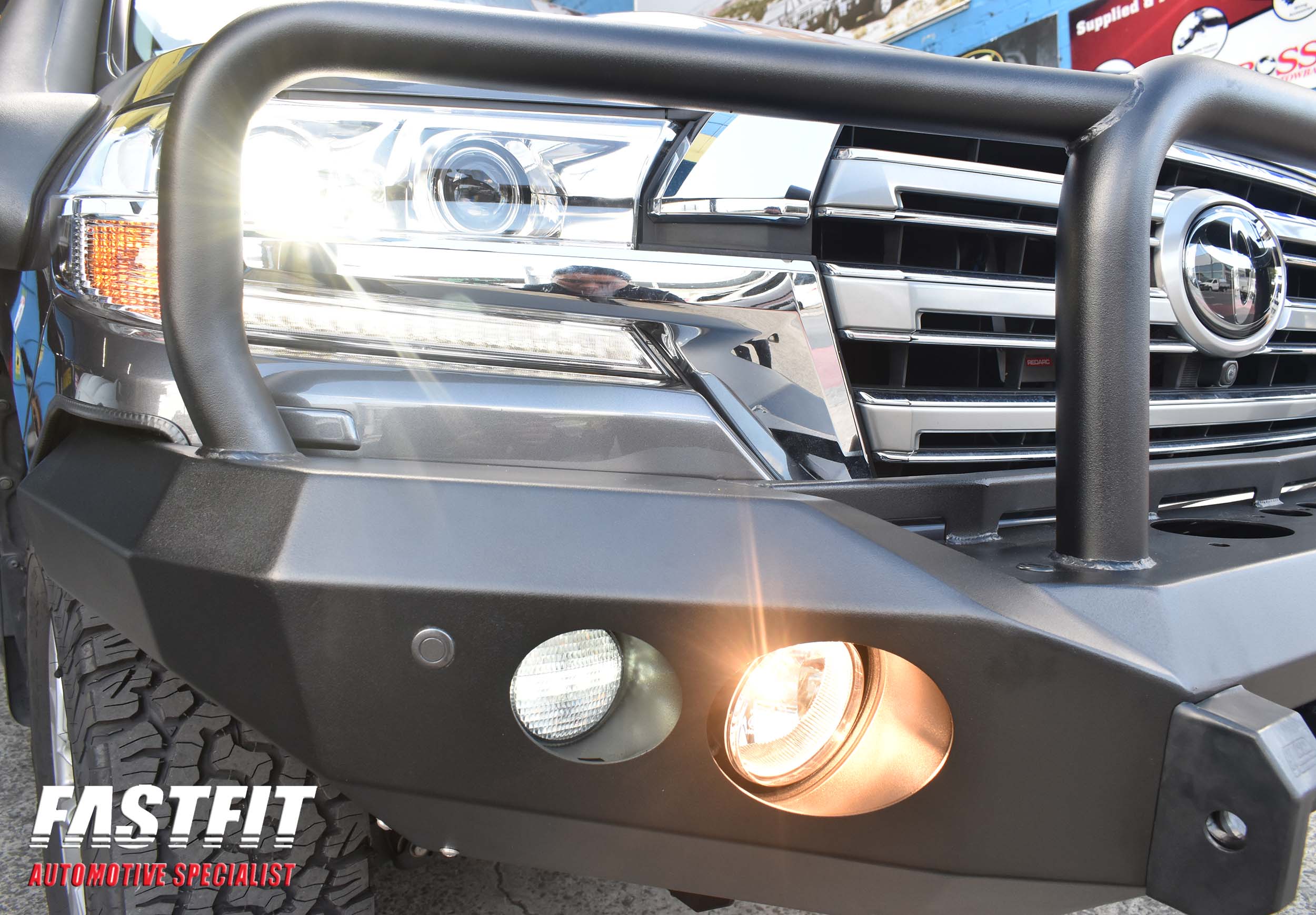 7TOYOTALANDCRUISER200SERIESTRIPLELOOPROCKERBAR