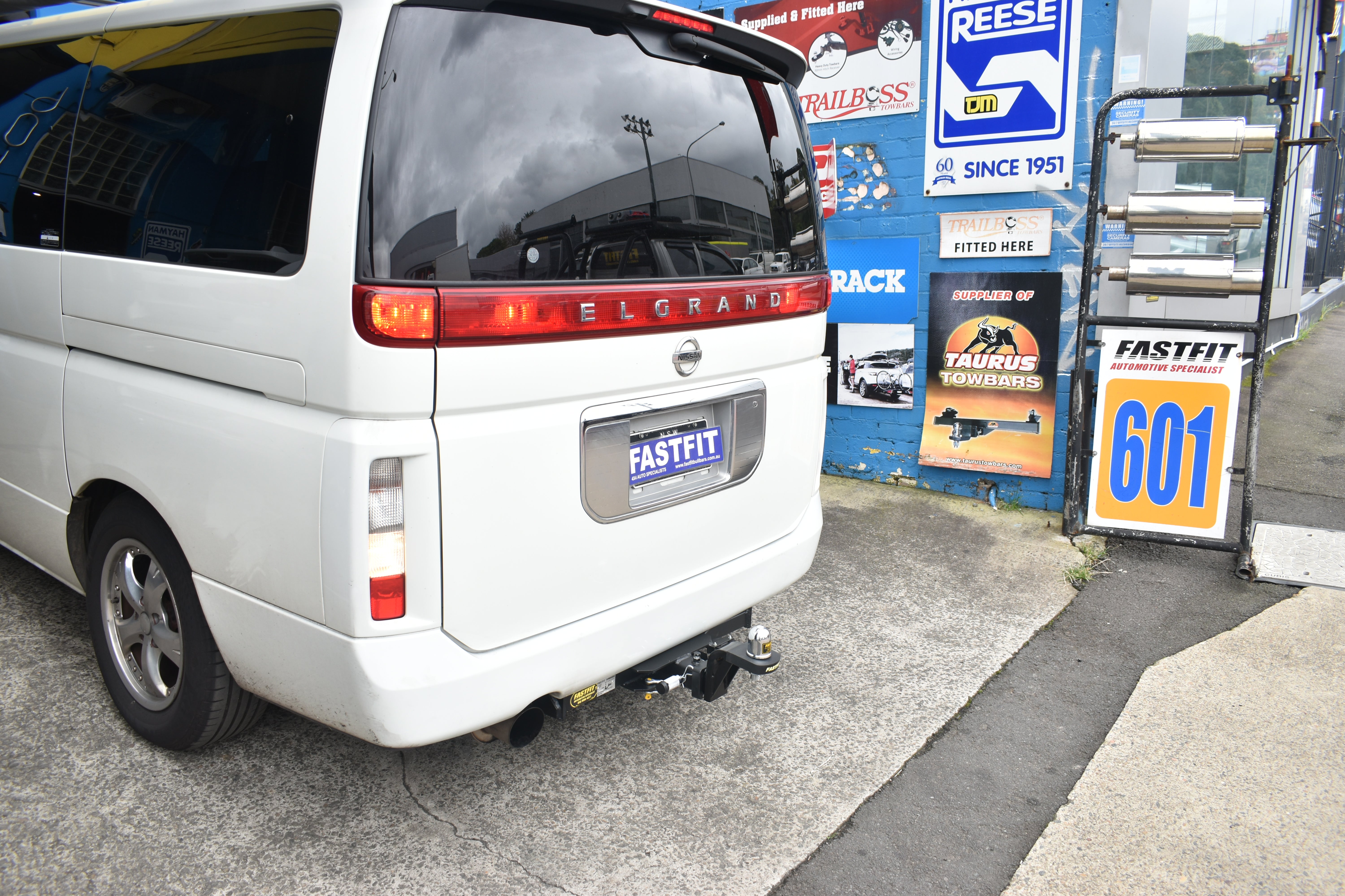 FastFit Heavy Duty Hitch Tow Bar To Suit Nissan ElGrand E51 (2002-2010)