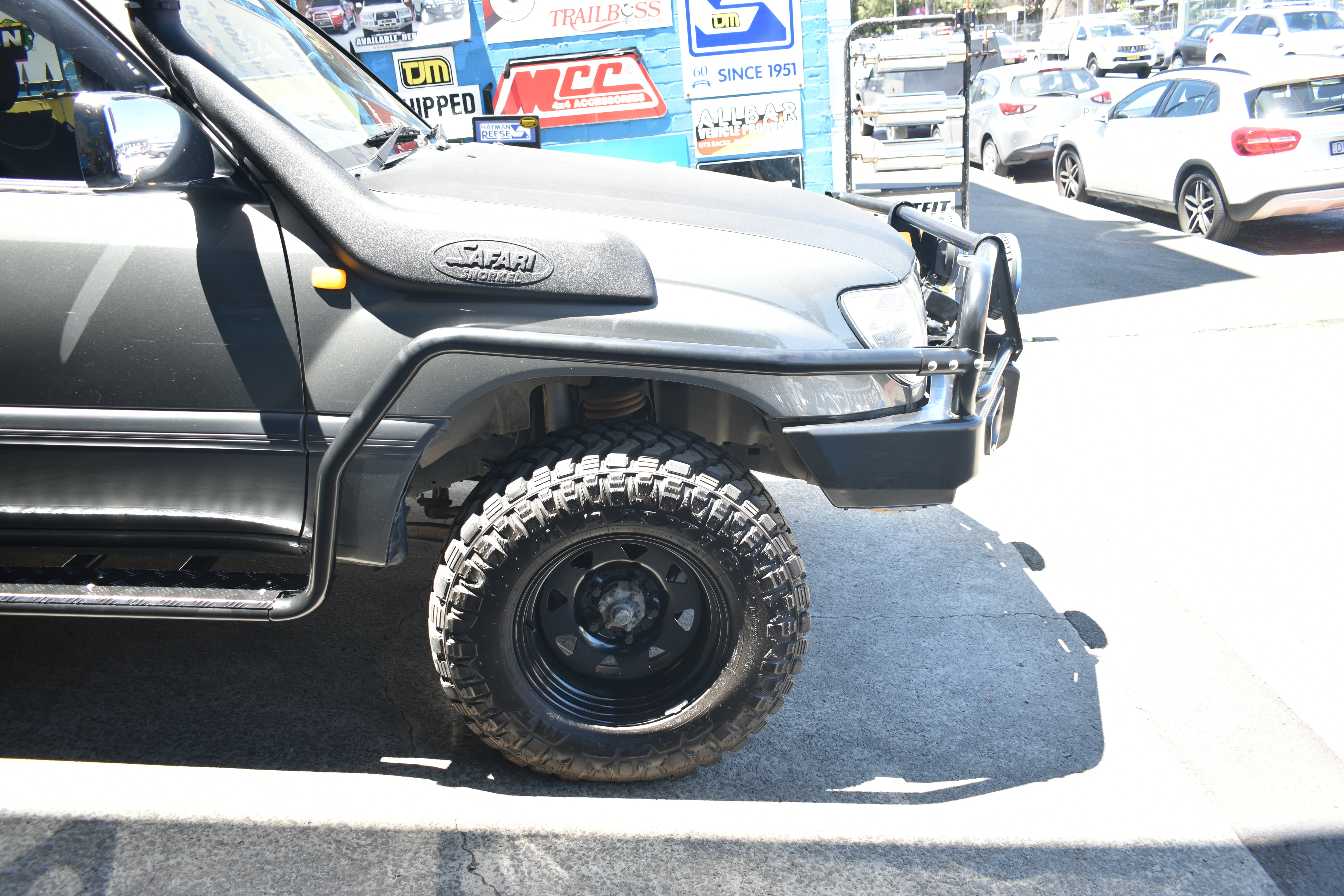 MCC 030-09SR Side Steps & Rails to suit TOYOTA LANDCRUISER 100 SERIES (IFS)