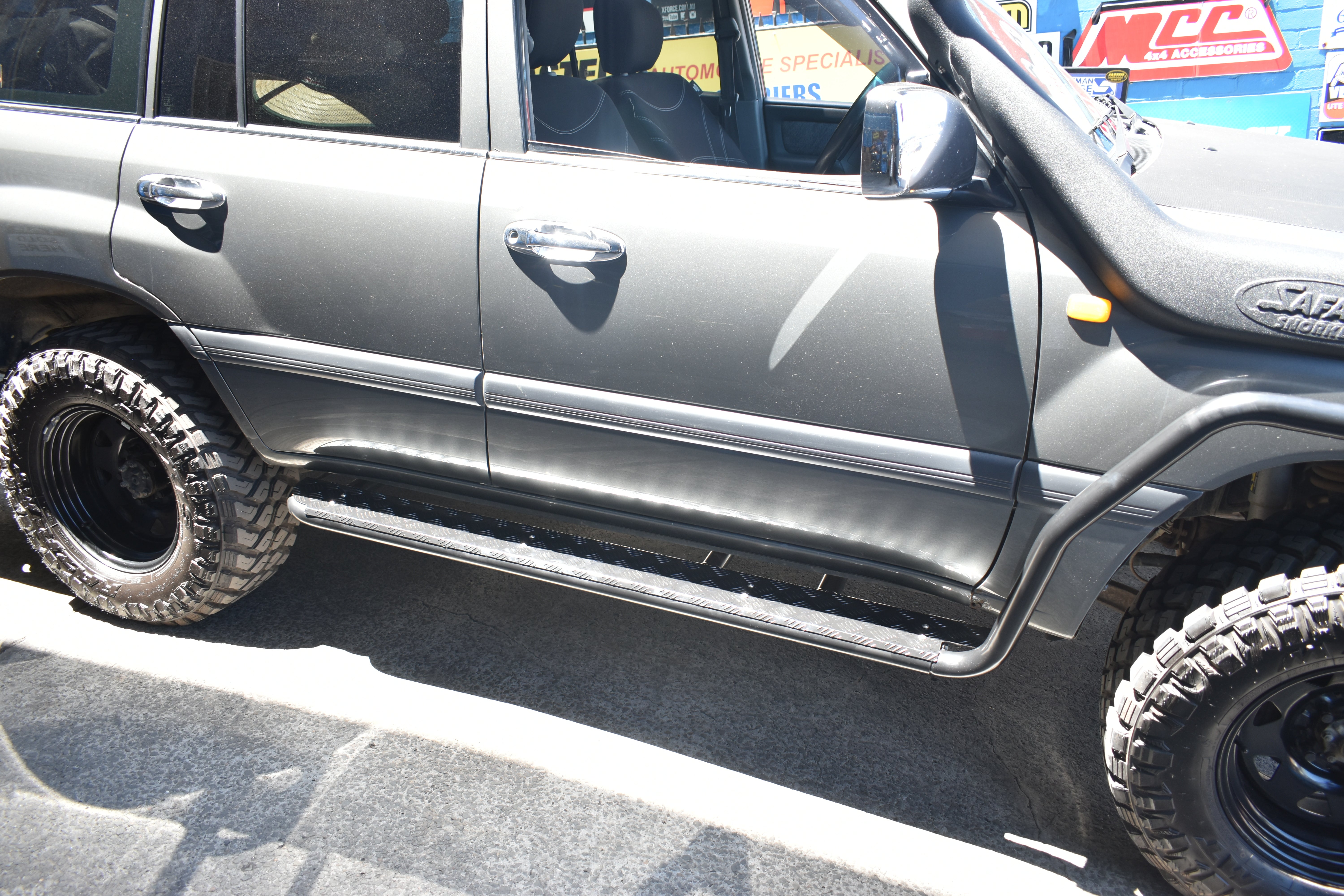 MCC 030-09SR Side Steps & Rails to suit TOYOTA LANDCRUISER 100 SERIES (IFS)