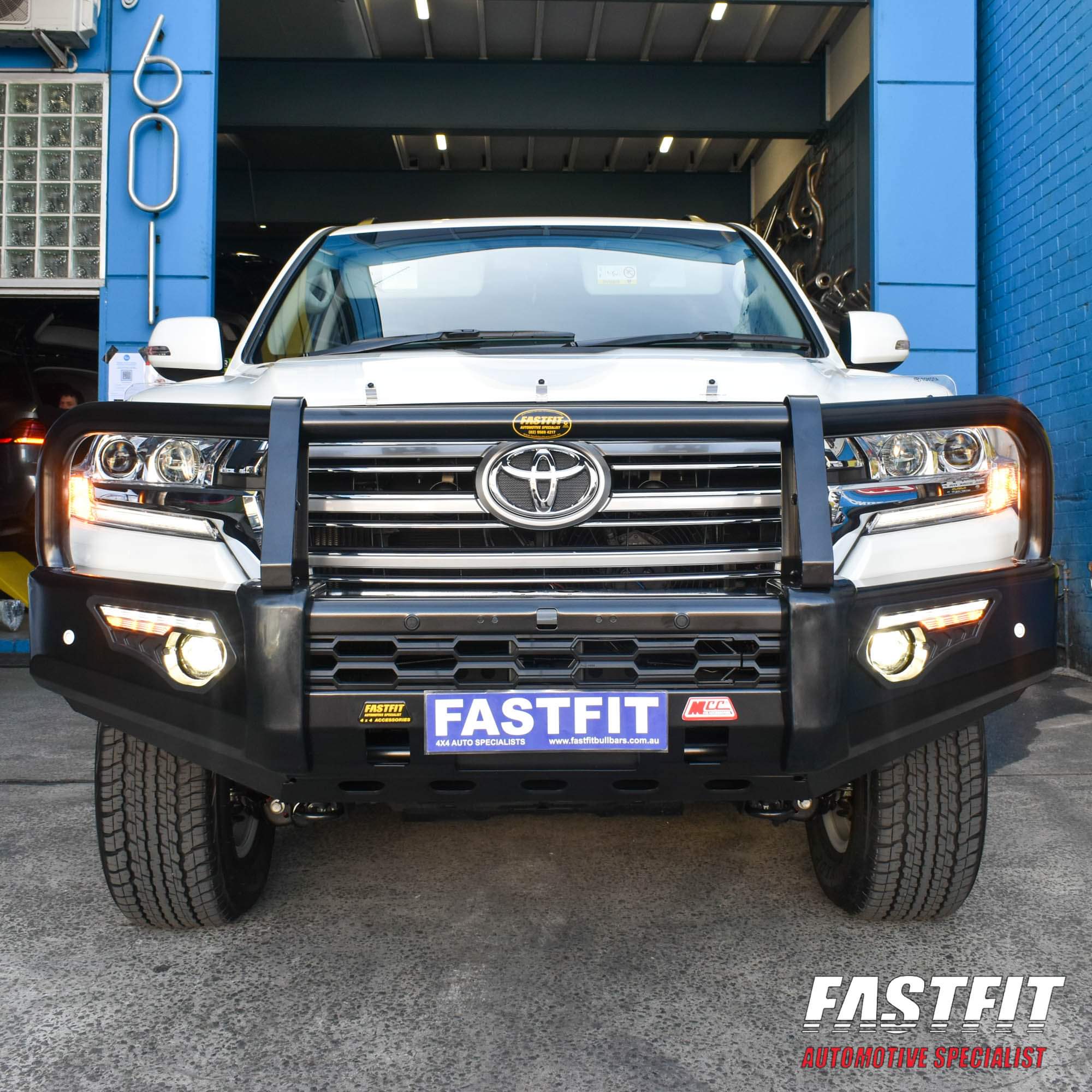 MCC 808-02 Phoenix A-Frame Bull Bars to suit TOYOTA LANDCRUISER 200 SERIES 2016-ONWARDS