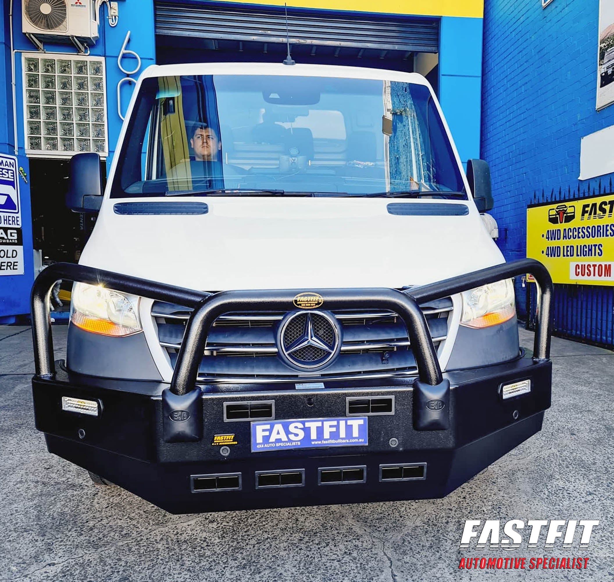 MERCEDESBENZSPRINTER2018-ONECBBIGTUBEBULLBAR-2