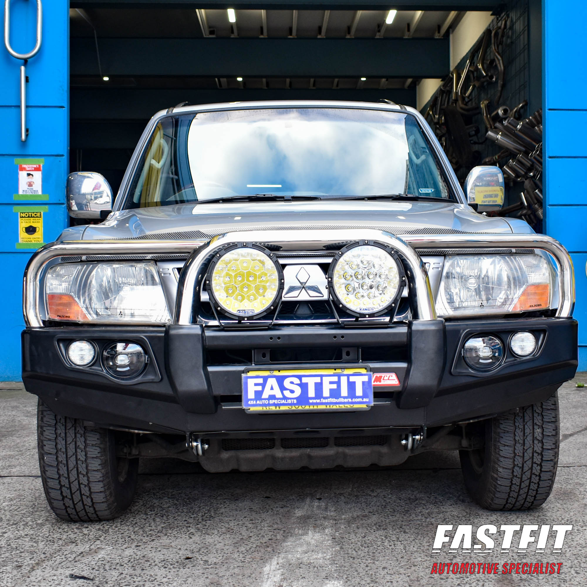 MITSUBISHIPAJEROFALCONTRIPLELOOP-1