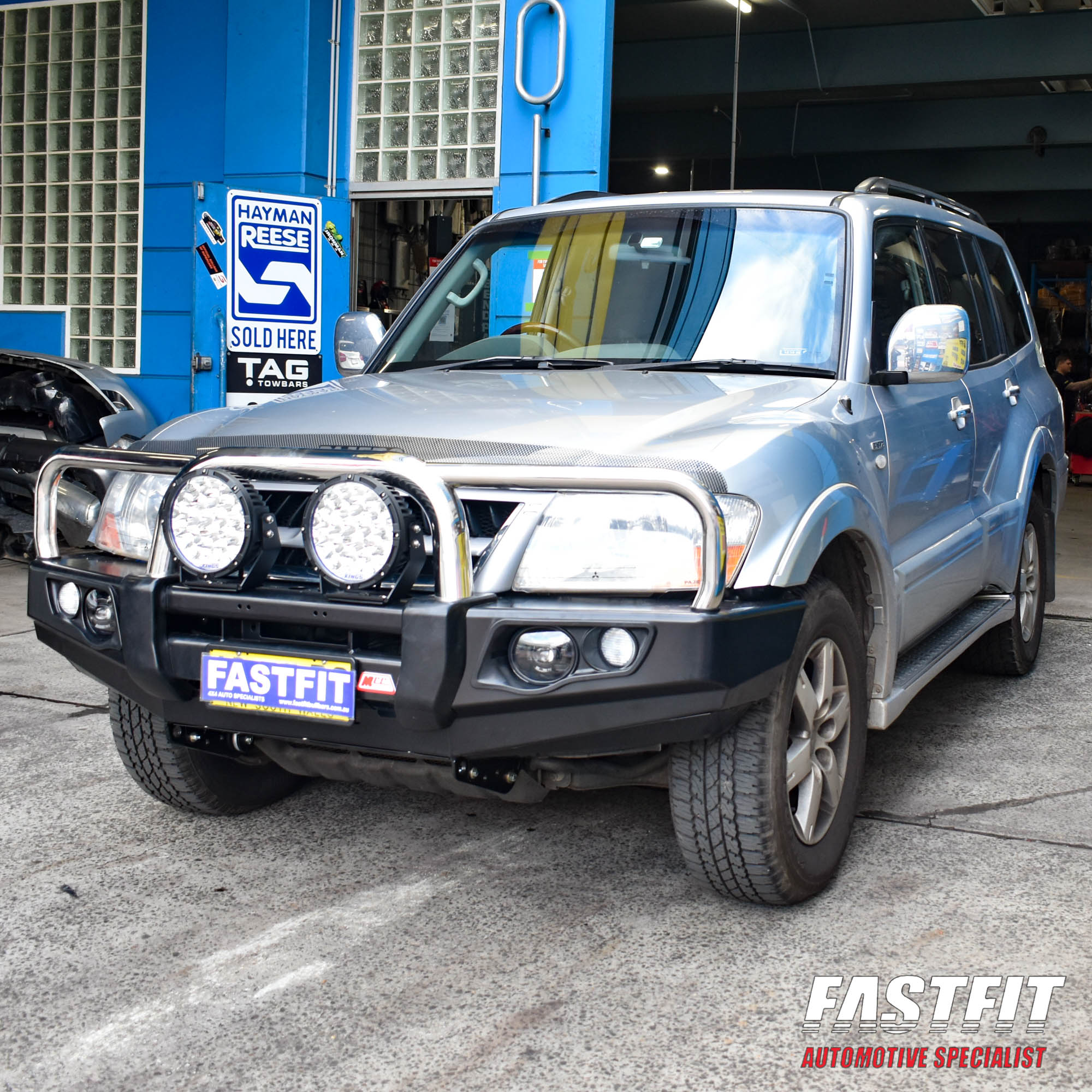 MITSUBISHIPAJEROFALCONTRIPLELOOP-6