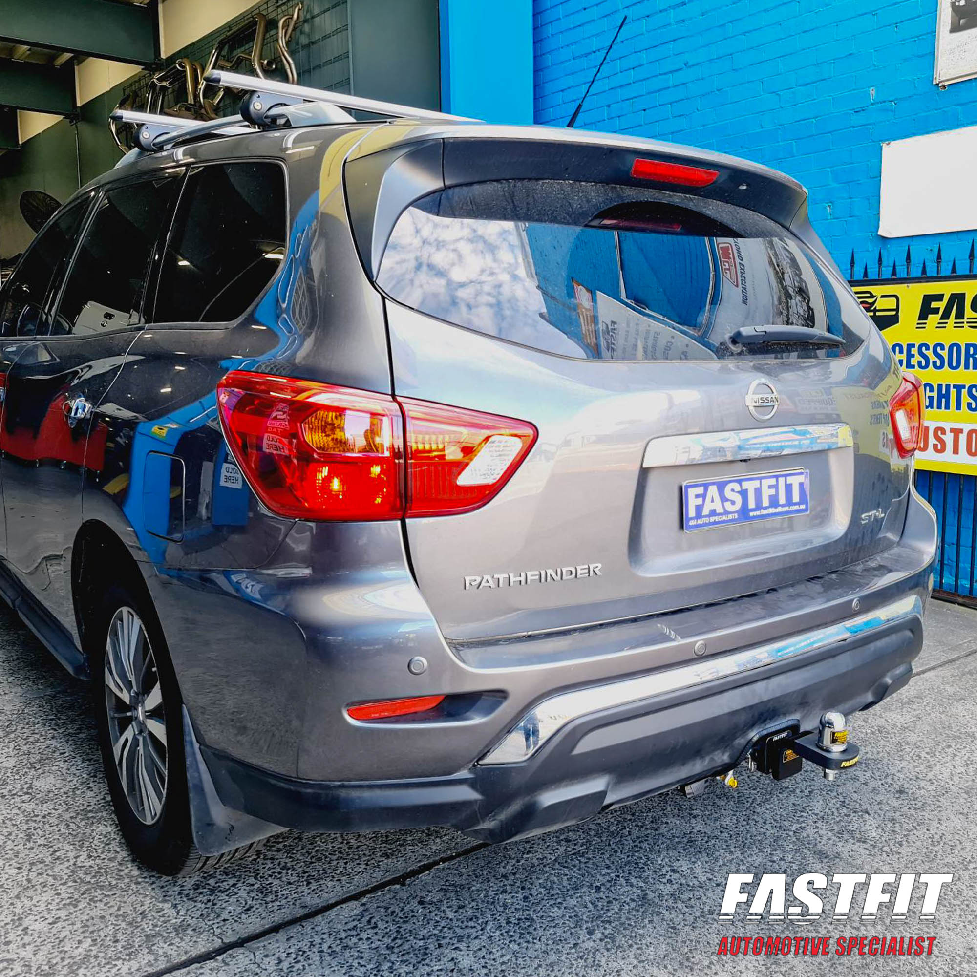 NISSANPATHFINDER2013-ONTOWBAR-2