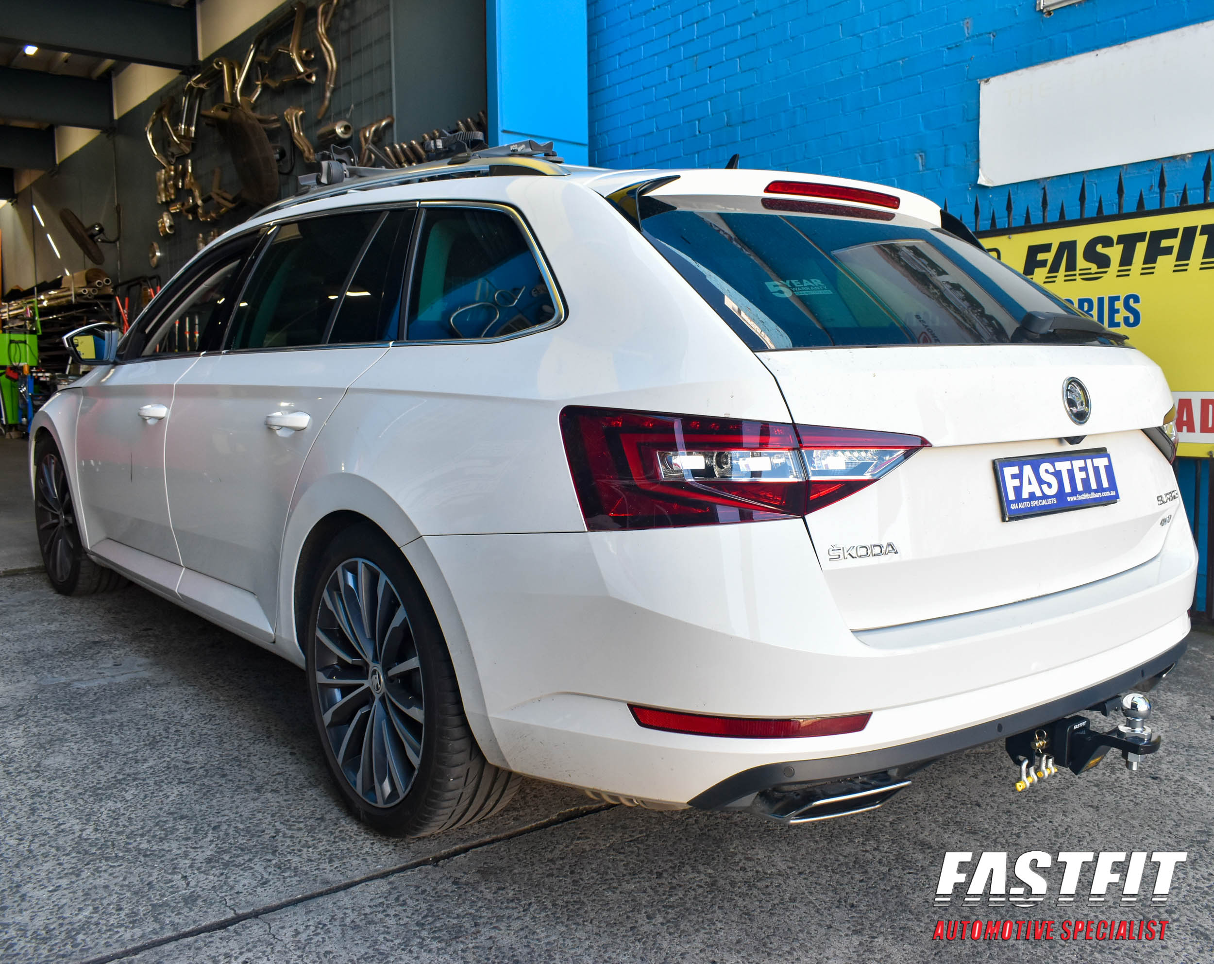 SKODASUPERBWAGON2016HAYMANREESETOWBAR-3