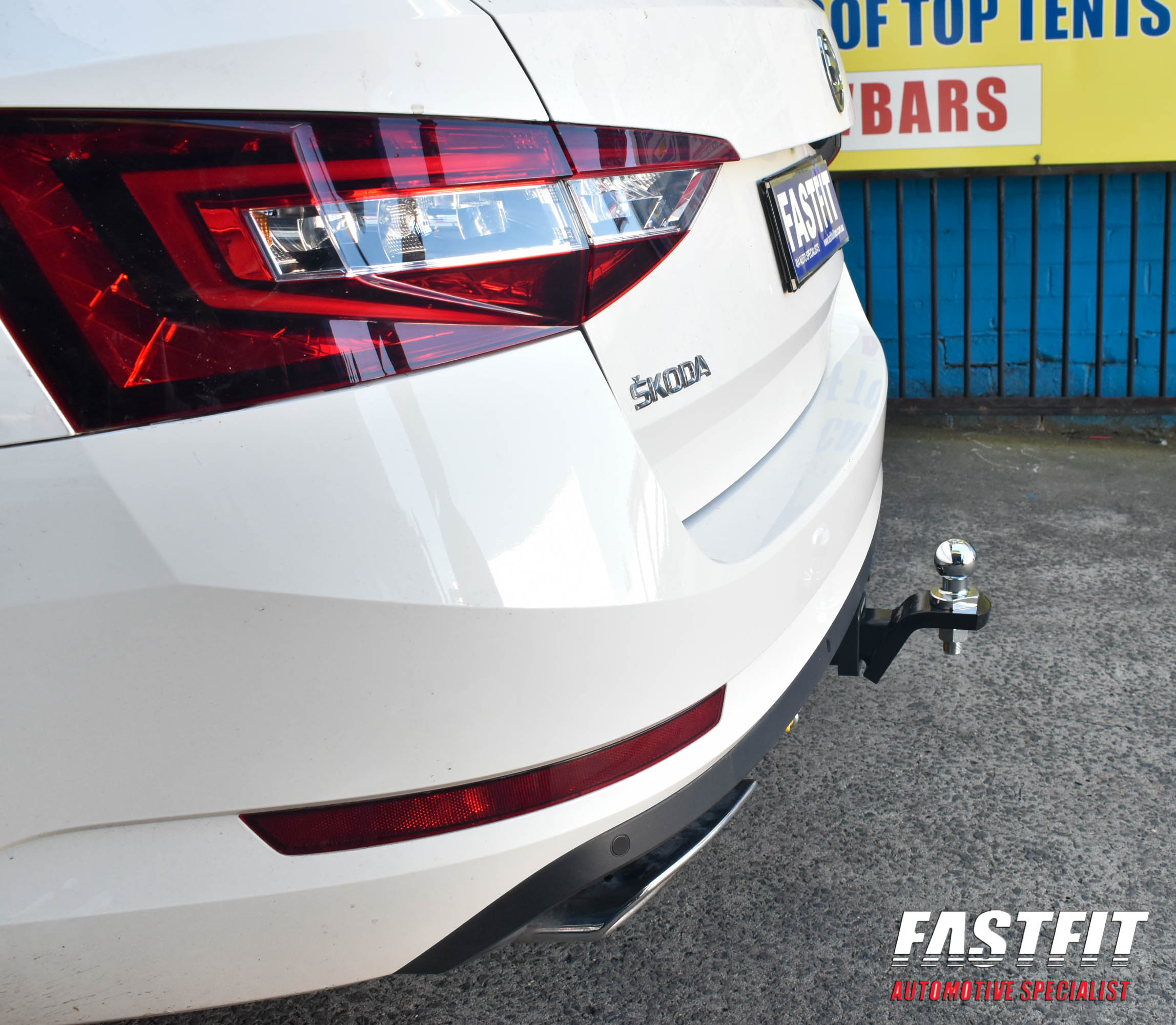 SKODASUPERBWAGON2016HAYMANREESETOWBAR-4