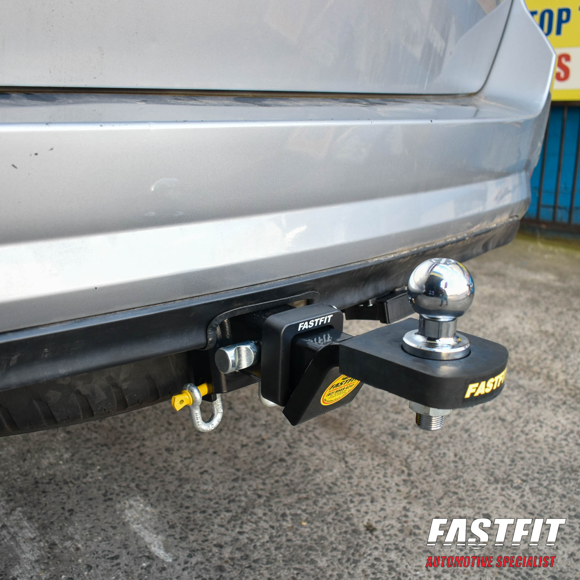 TOYOTAFORTUNERTRAILBOSSTOWBAR_FALCONTRIPLELOOPBAR-5