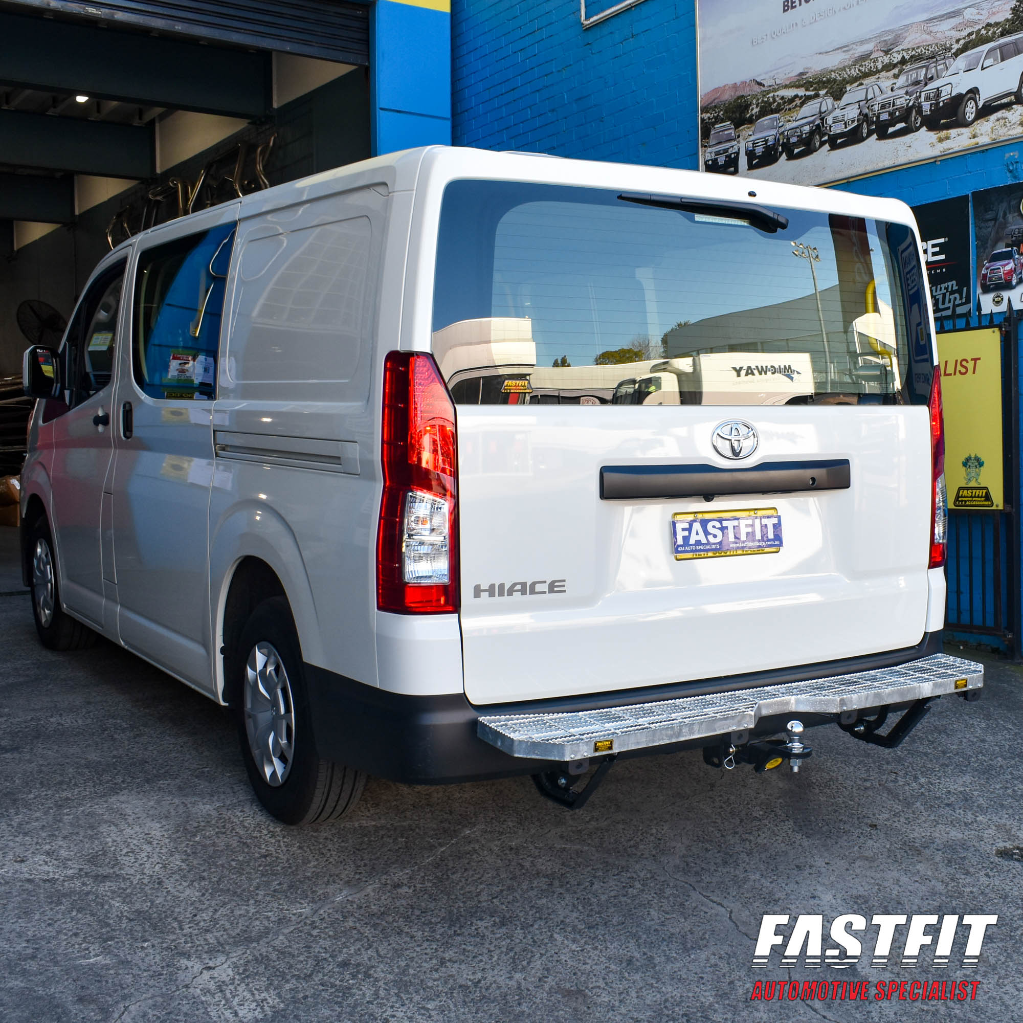 TOYOTAHIACE2019-ONGALSTEP-2