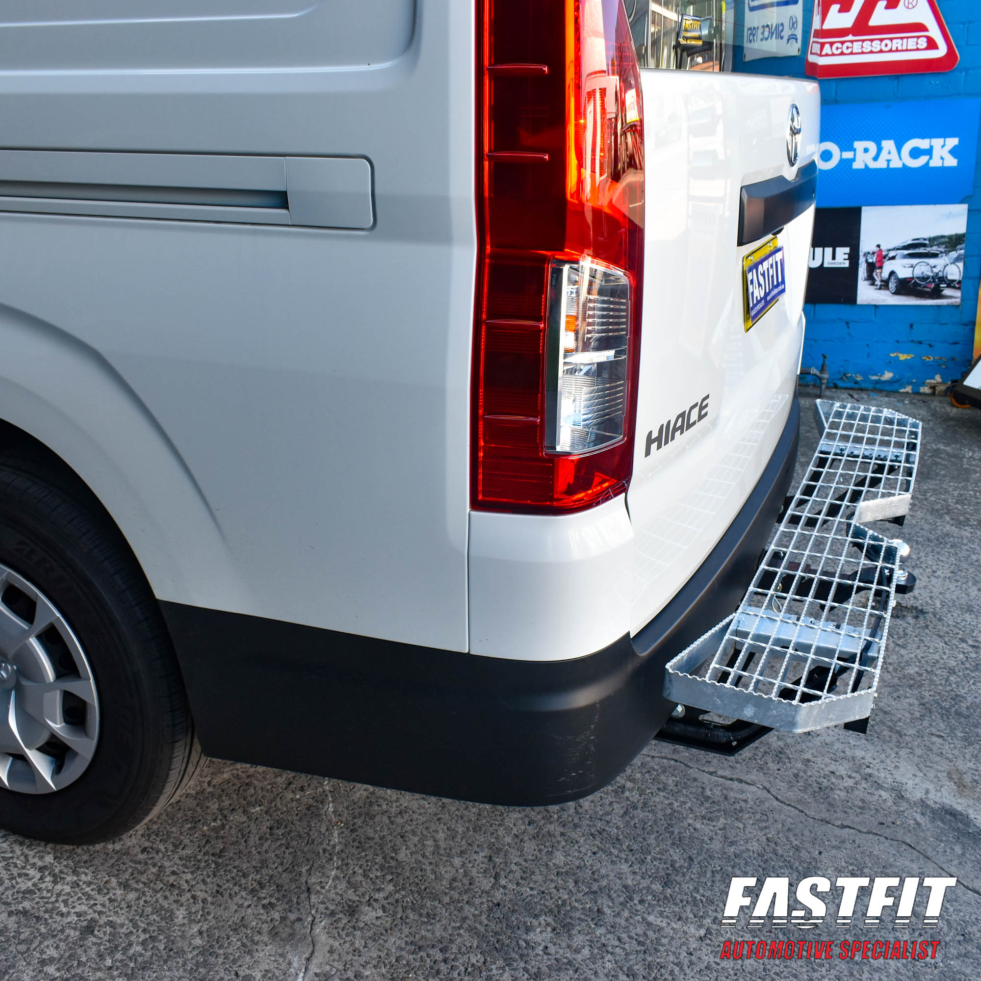 TOYOTAHIACE2019-ONGALSTEP-4