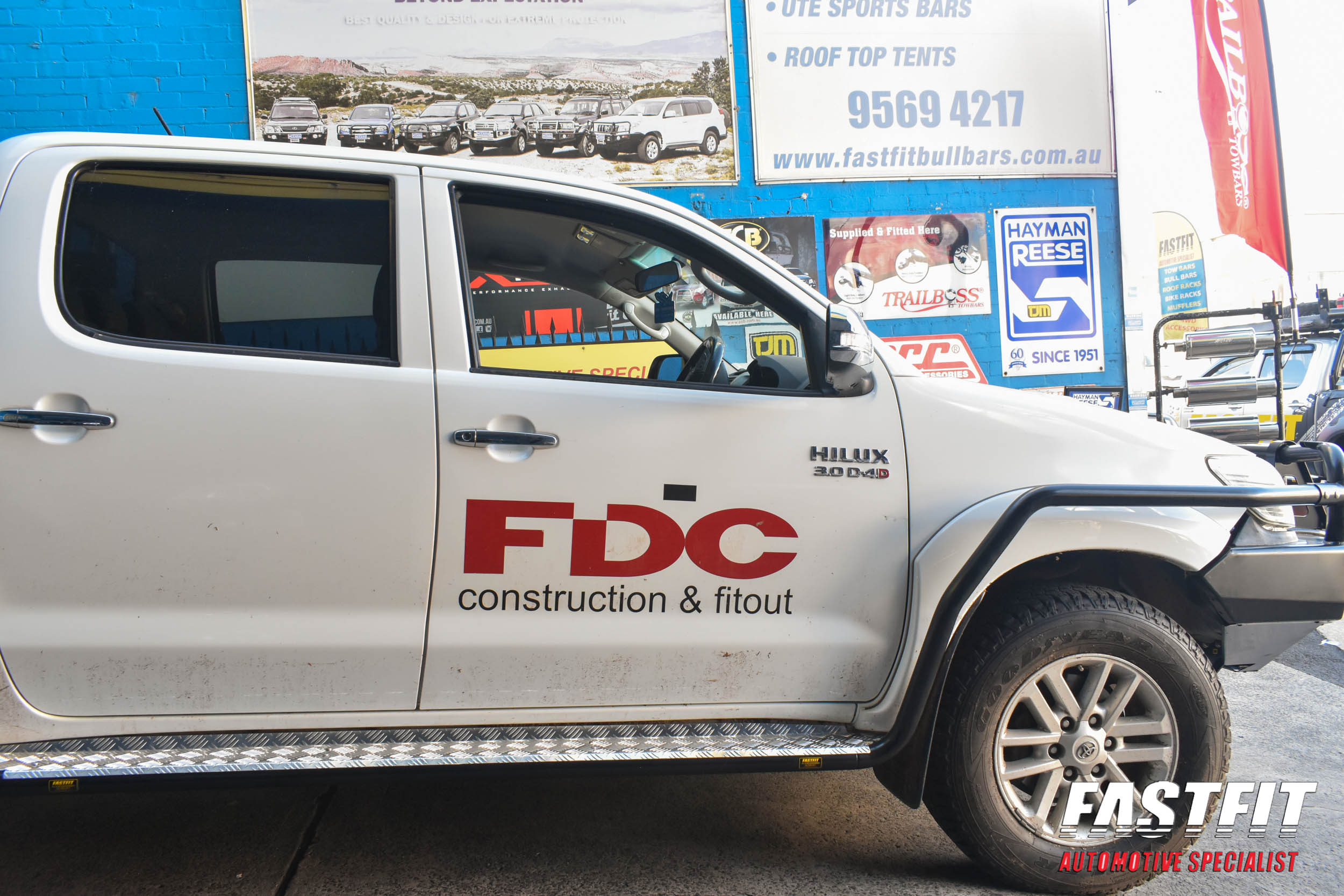 TOYOTAHILUX2014FALCONBAR_SIDESTEPS_RAILS-5