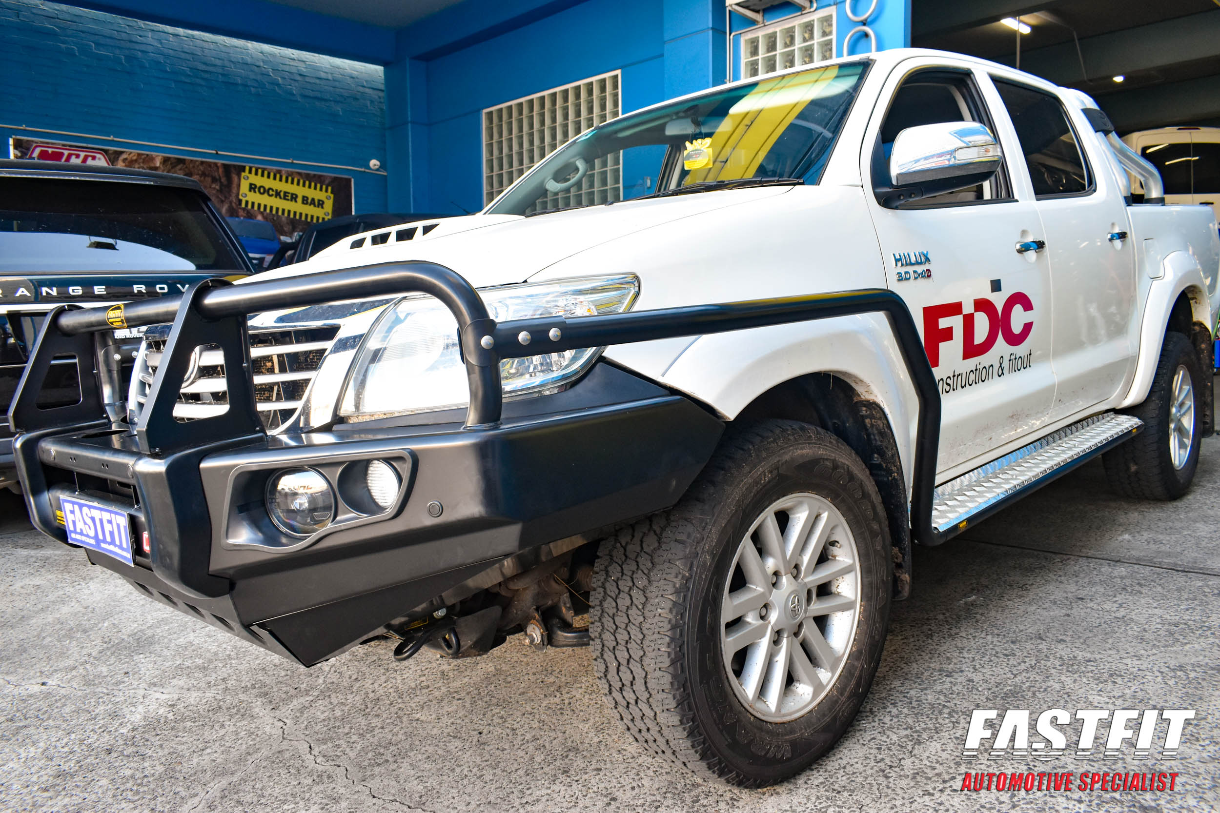 TOYOTAHILUX2014FALCONBAR_SIDESTEPS_RAILS-7
