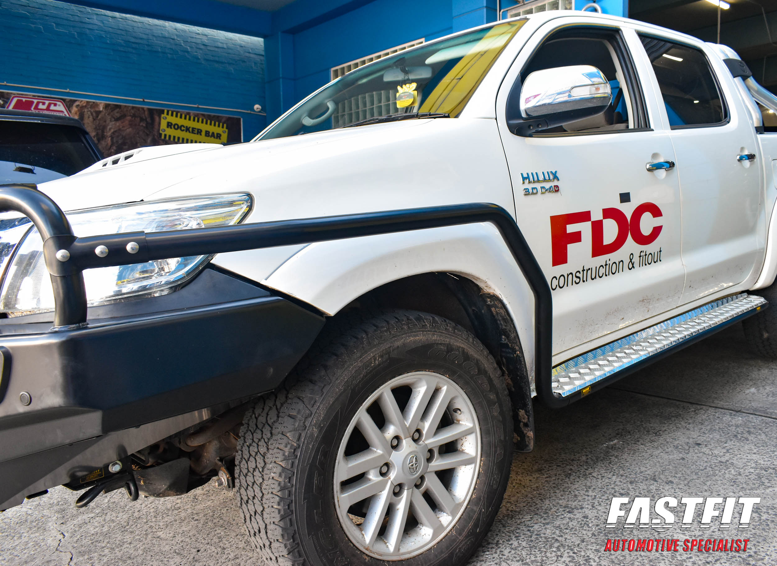 TOYOTAHILUX2014FALCONBAR_SIDESTEPS_RAILS-8