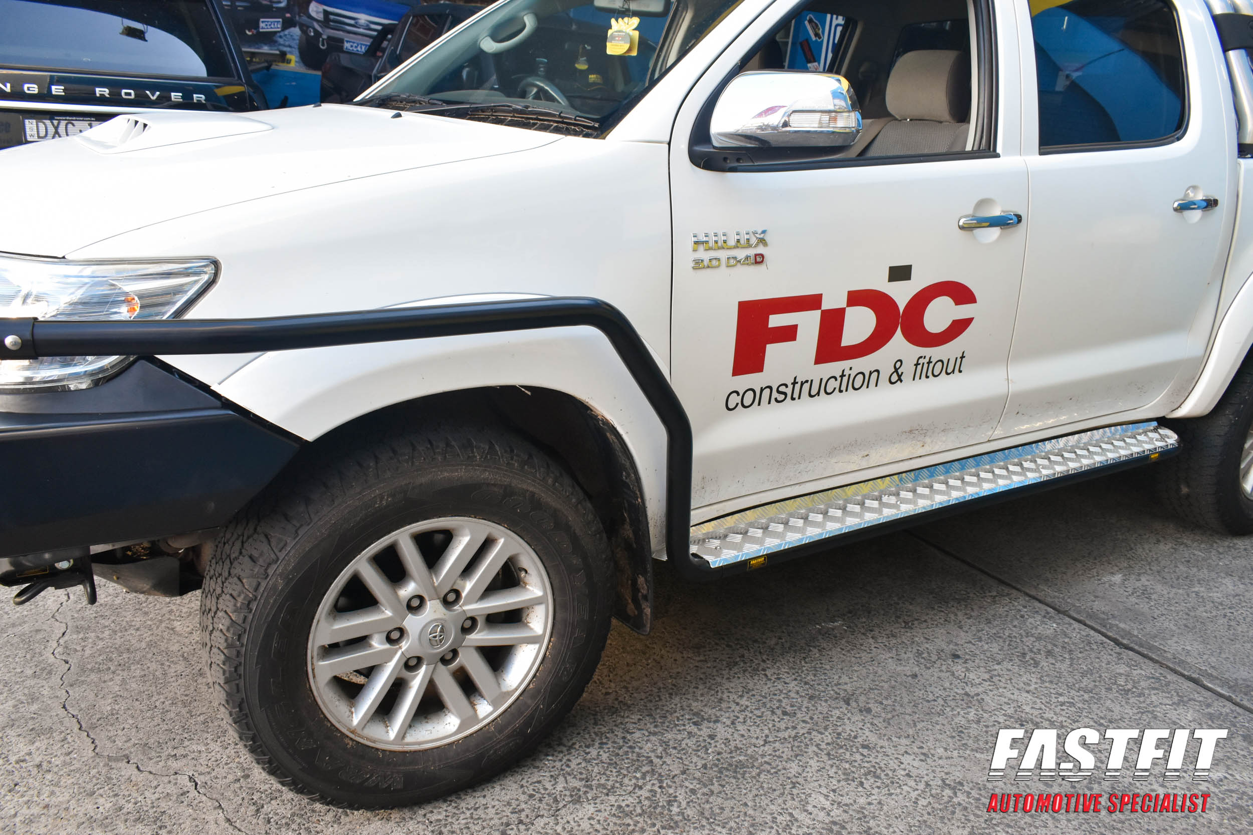 TOYOTAHILUX2014FALCONBAR_SIDESTEPS_RAILS-9