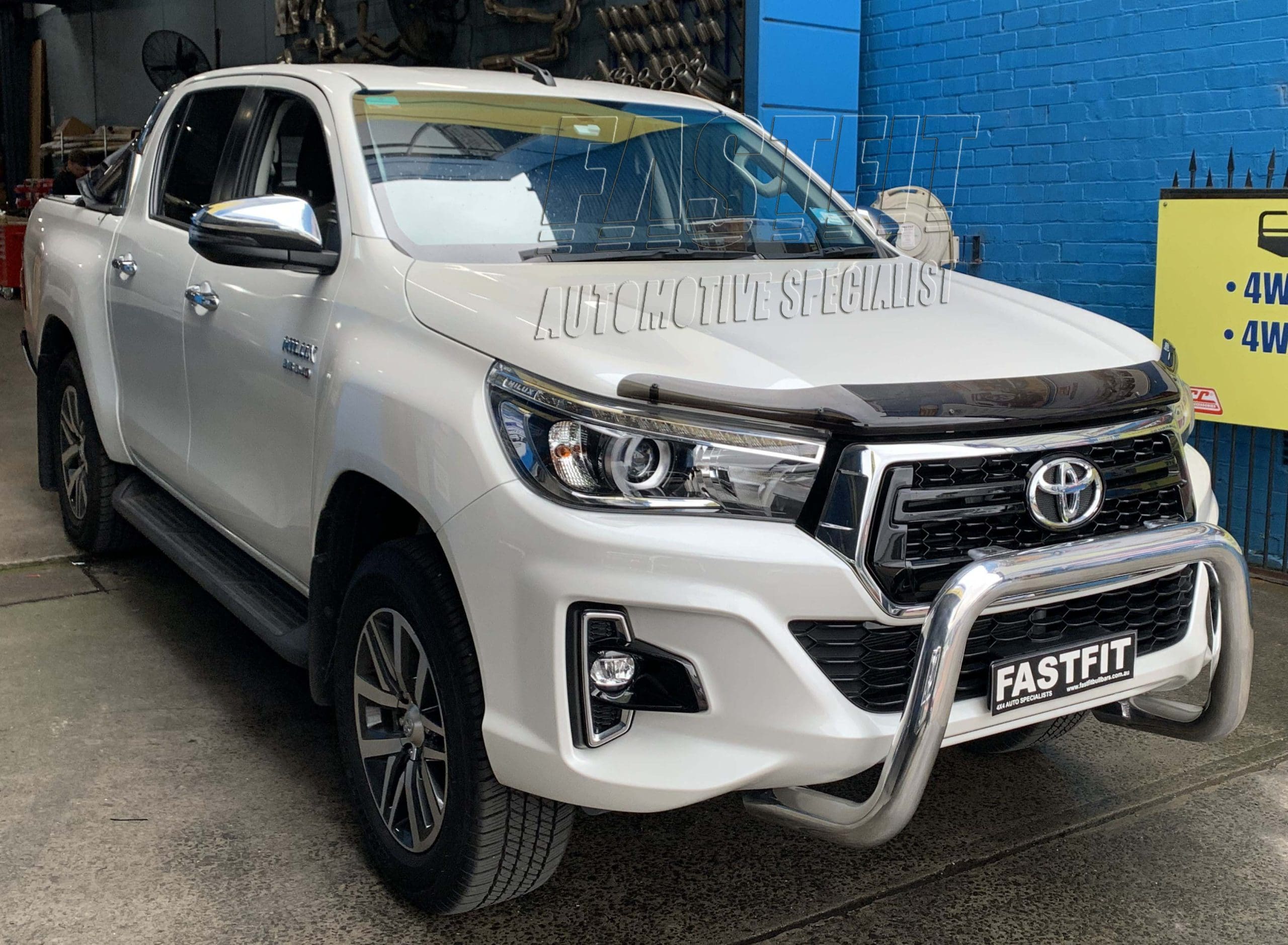TOYOTAHILUX2016ARBNUDGEBAR
