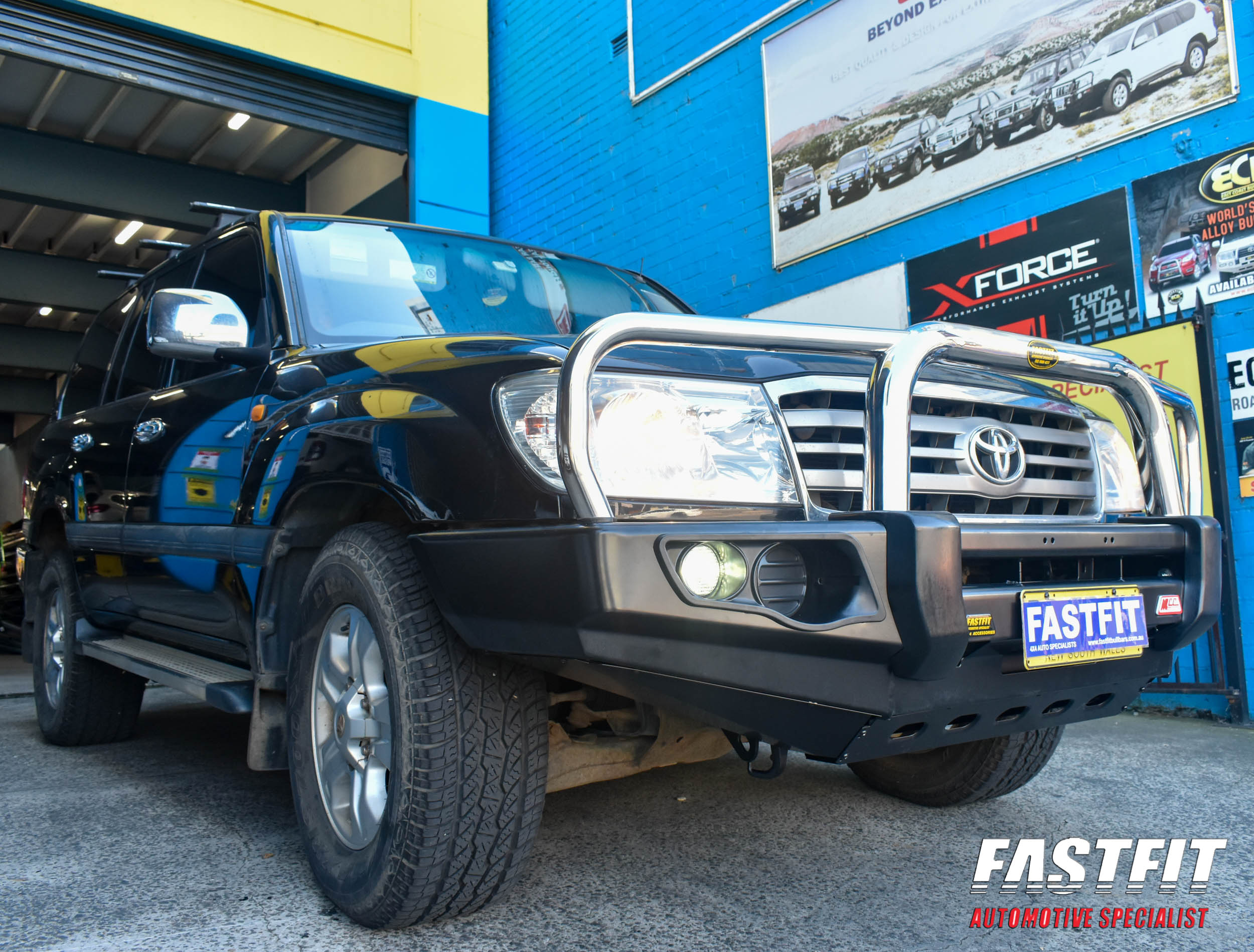 TOYOTALANDCRUISERVX100STAINLESSSTEELFALCONTRIPLELOOPBAR-2