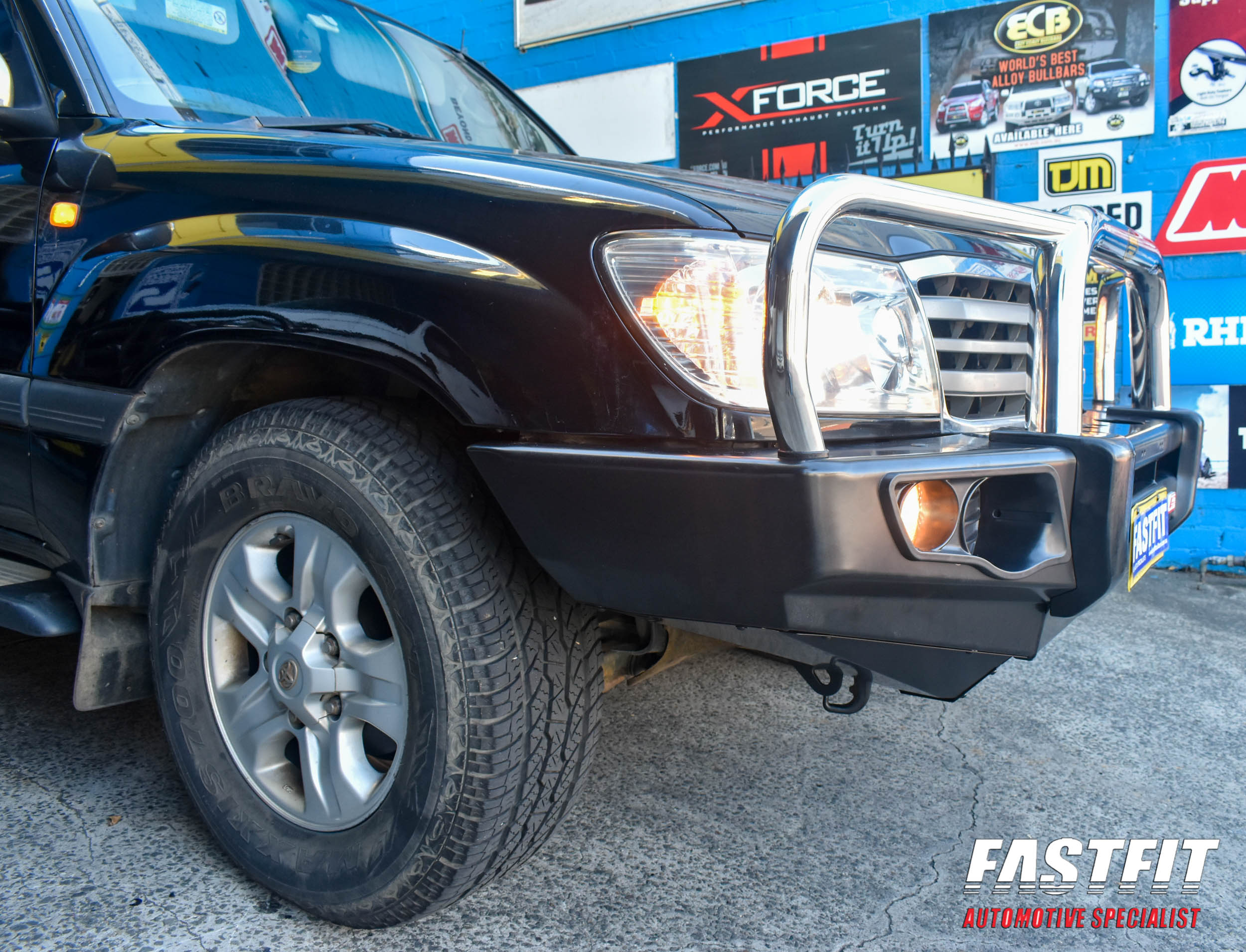 TOYOTALANDCRUISERVX100STAINLESSSTEELFALCONTRIPLELOOPBAR-3