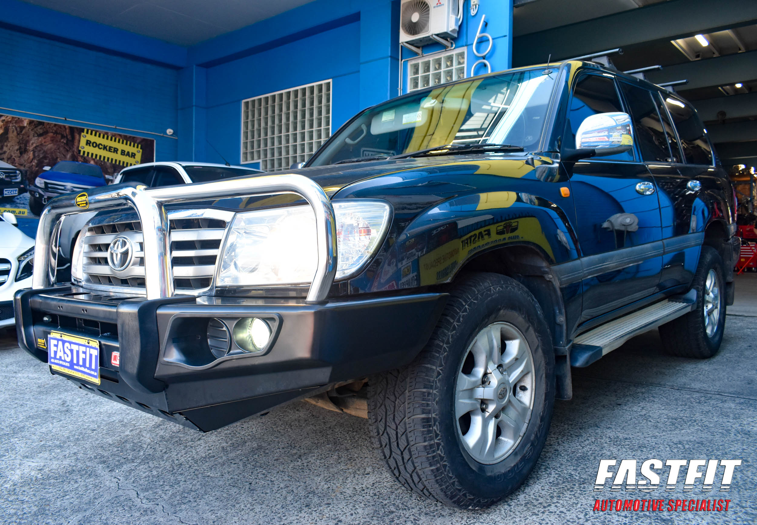 TOYOTALANDCRUISERVX100STAINLESSSTEELFALCONTRIPLELOOPBAR-4