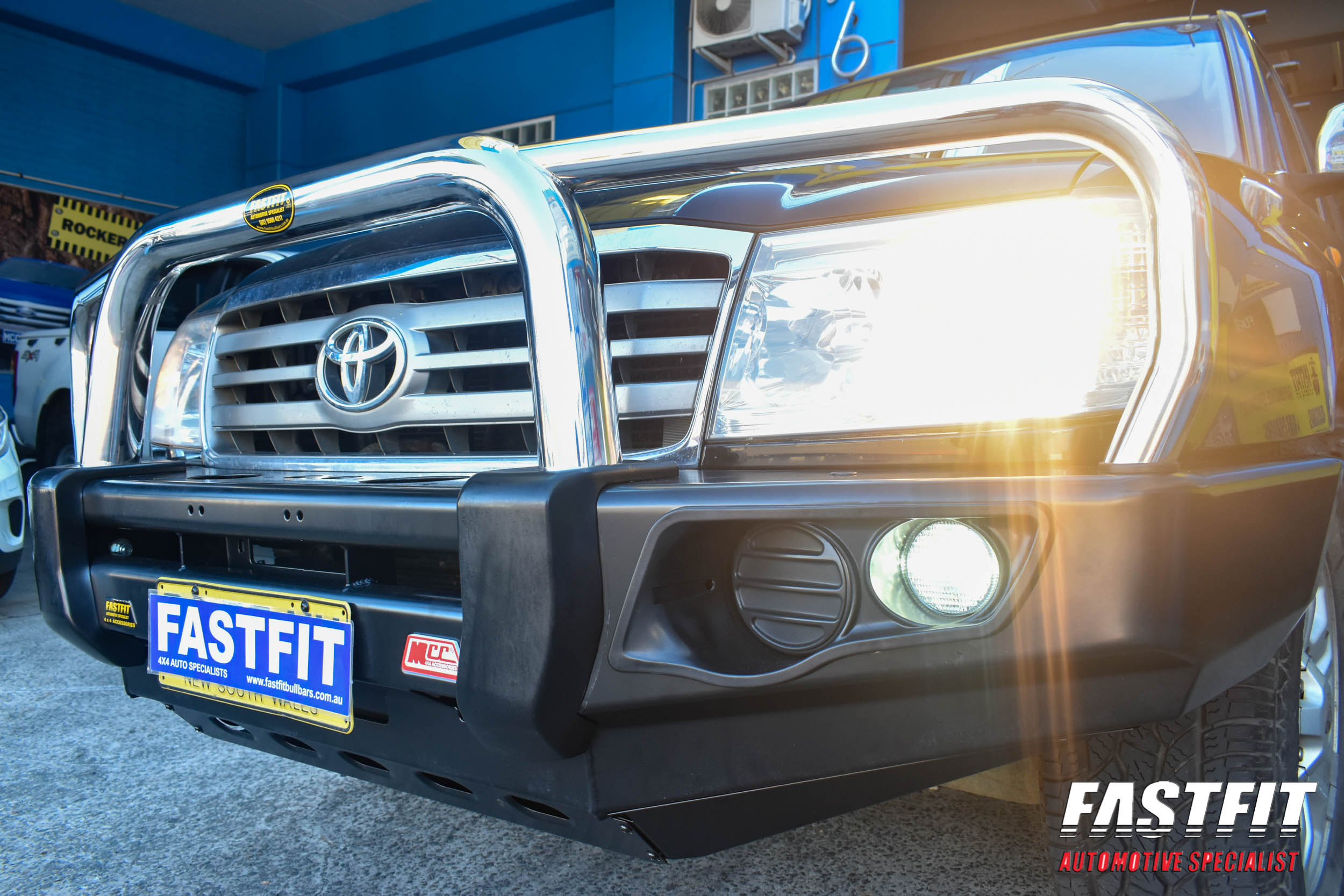 TOYOTALANDCRUISERVX100STAINLESSSTEELFALCONTRIPLELOOPBAR-6