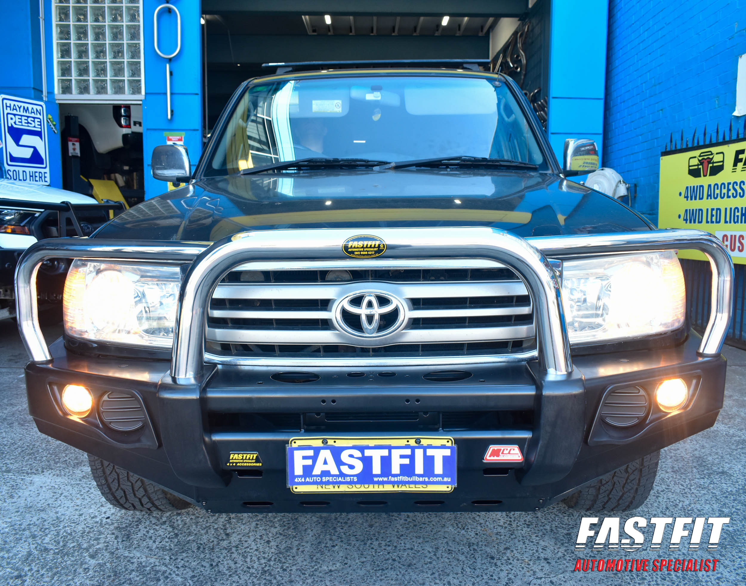 TOYOTALANDCRUISERVX100STAINLESSSTEELFALCONTRIPLELOOPBAR-7