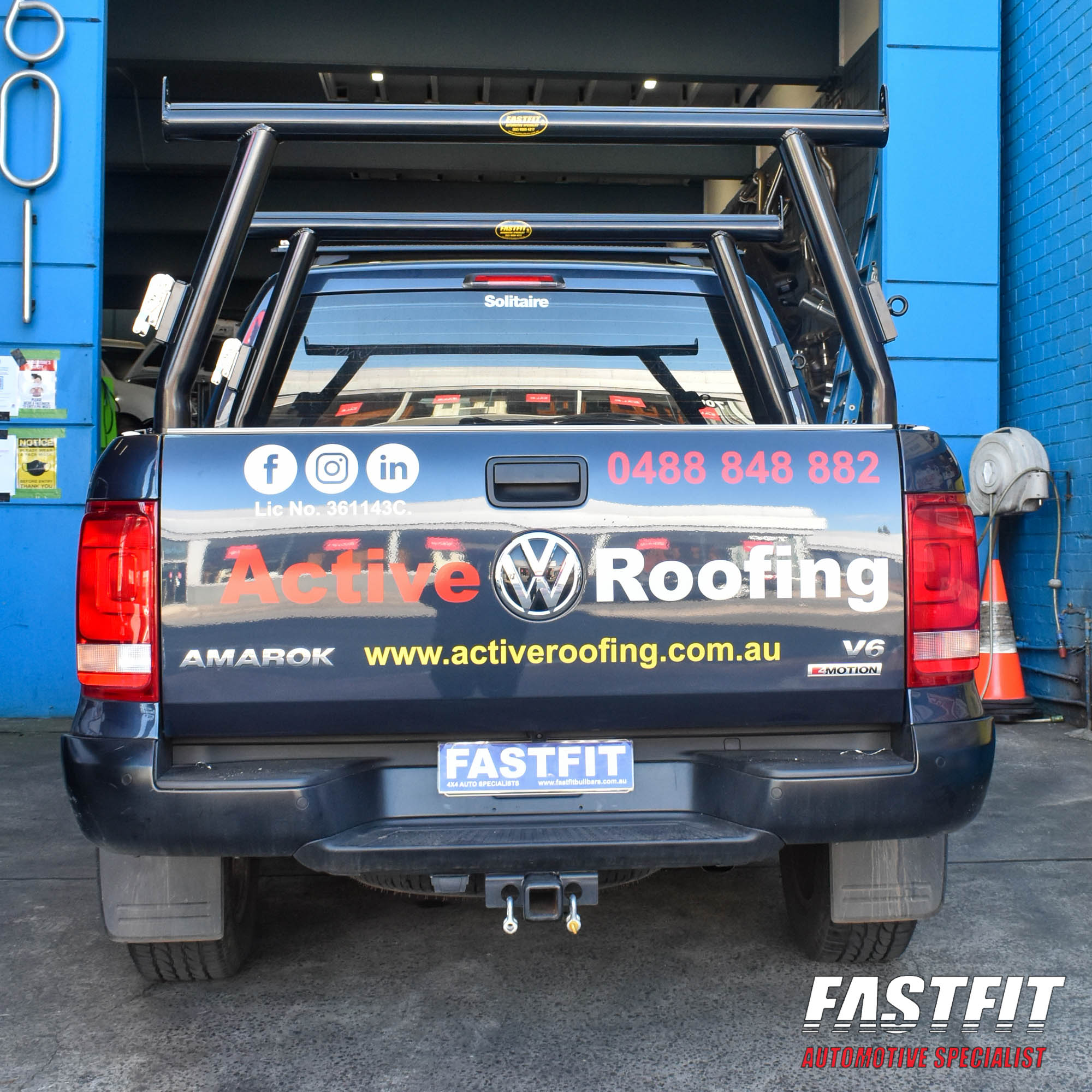 VWAMAROKLADDERRACKSWITHRHINOROOFRACK-1